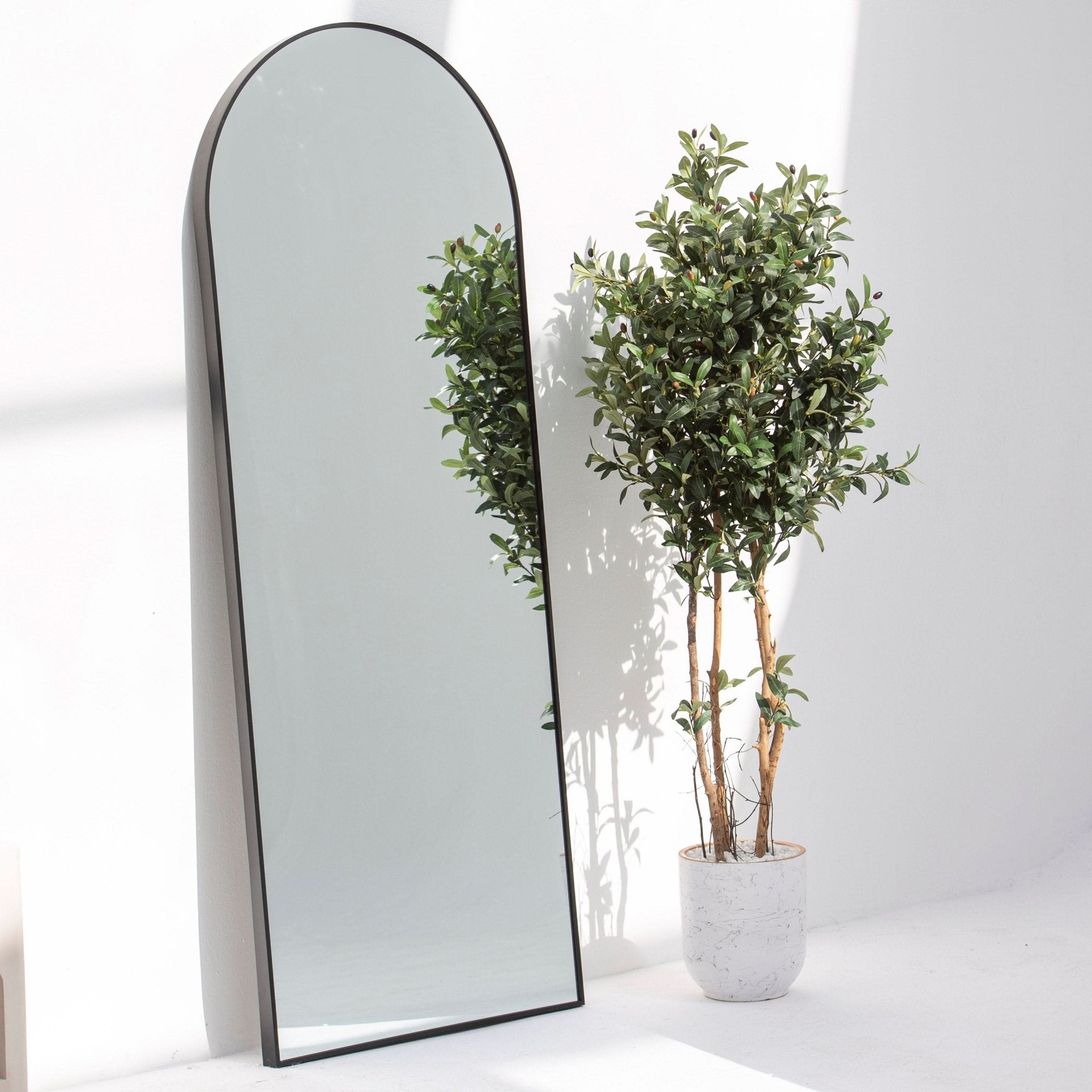 BYRON BLACK METAL ROUND TOP MIRROR FRAME - Art and craft furniture