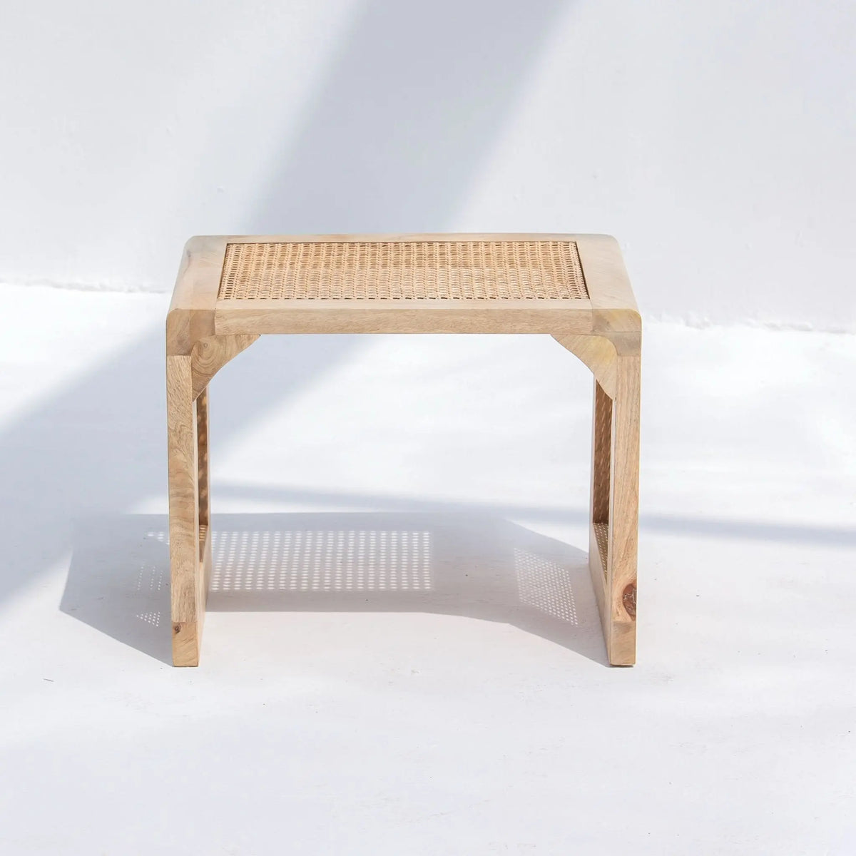 CANOVIA CANE SIDE TABLE - Art and craft furniture