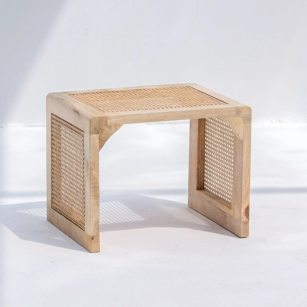 CANOVIA CANE SIDE TABLE - Art and craft furniture