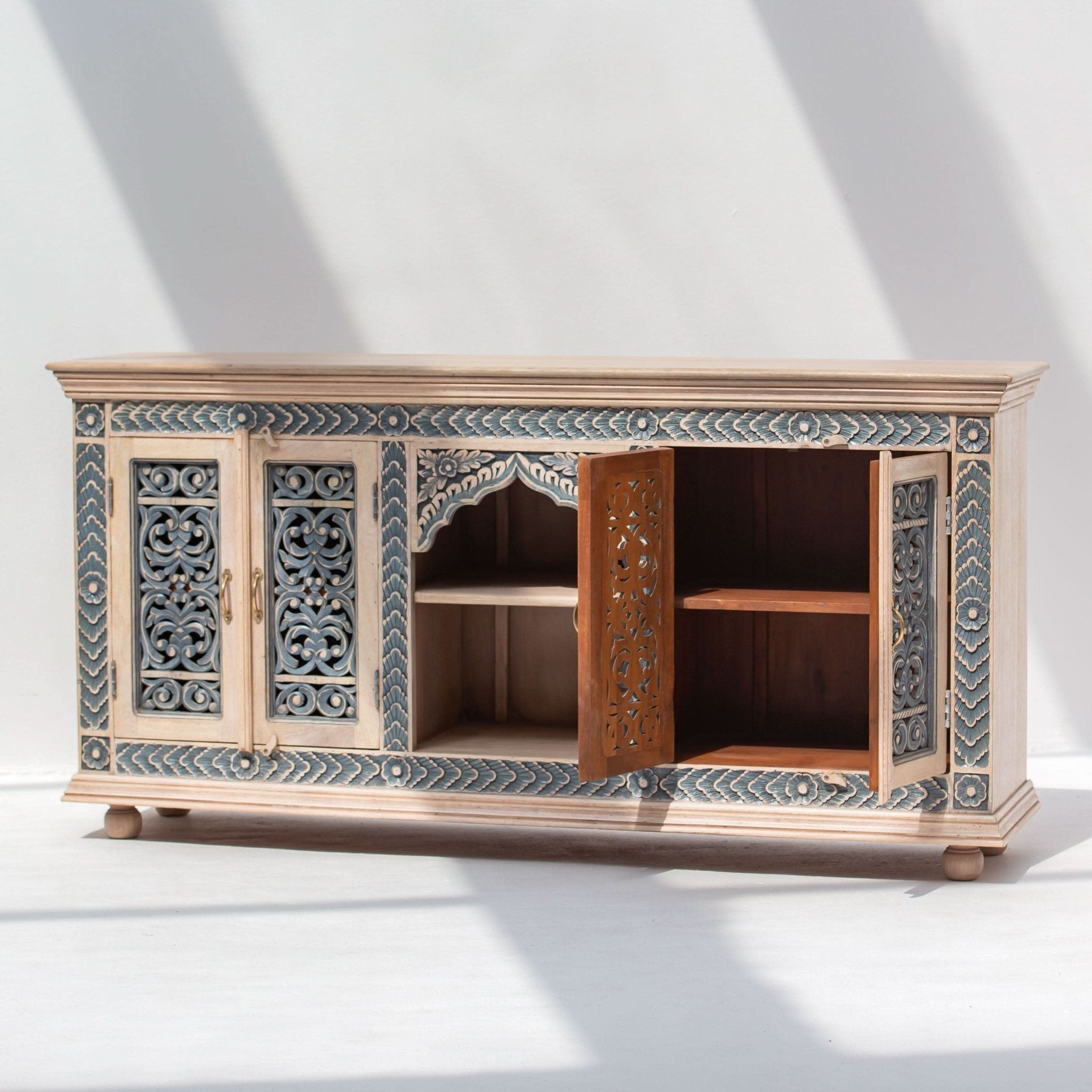 CHARLORE WOODEN SIDEBOARD - Art and craft furniture