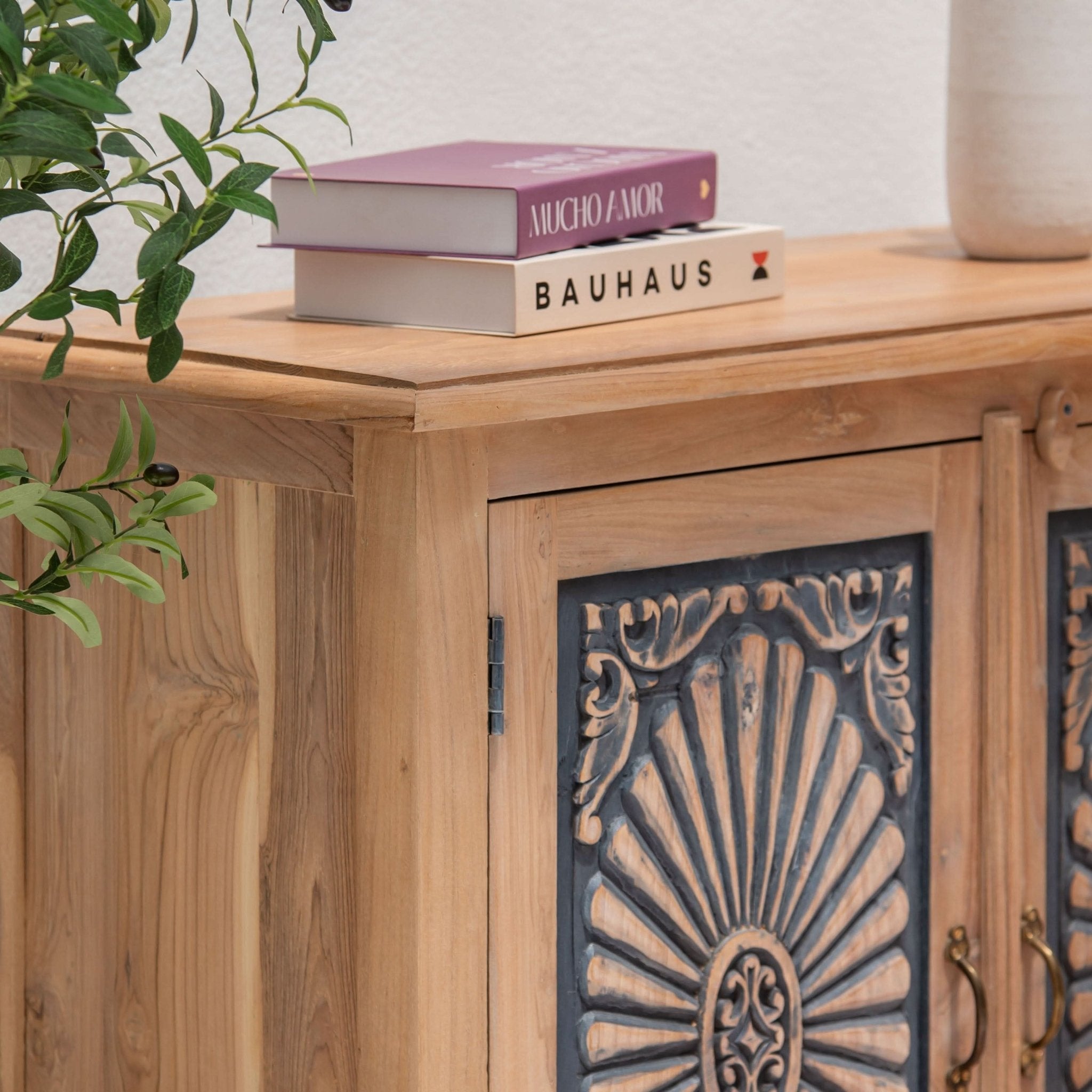 CHARLORE WOODEN SIDEBOARD - Art and craft furniture