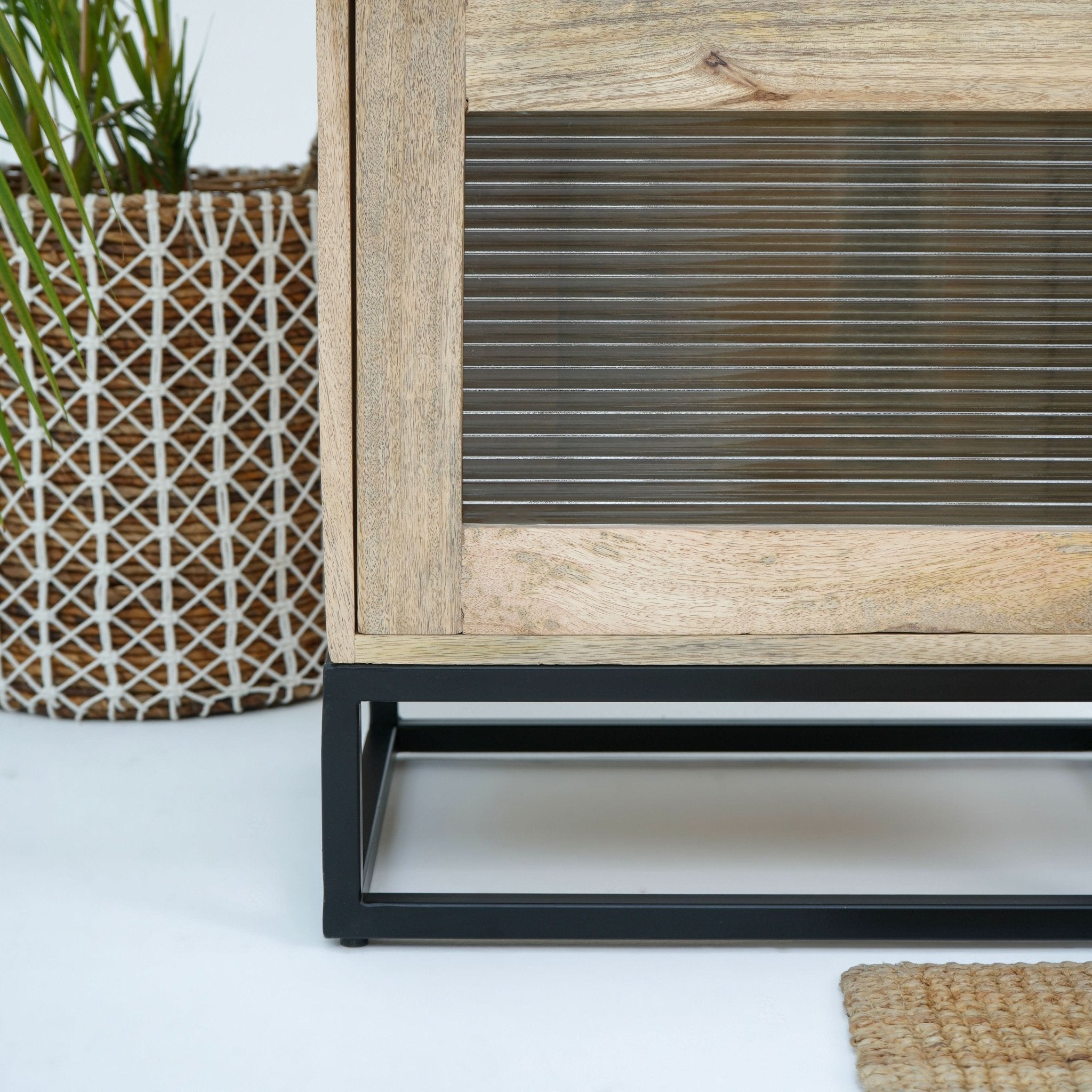 CLASSIC ONE GLASS DOOR CABINET - Art and craft furniture