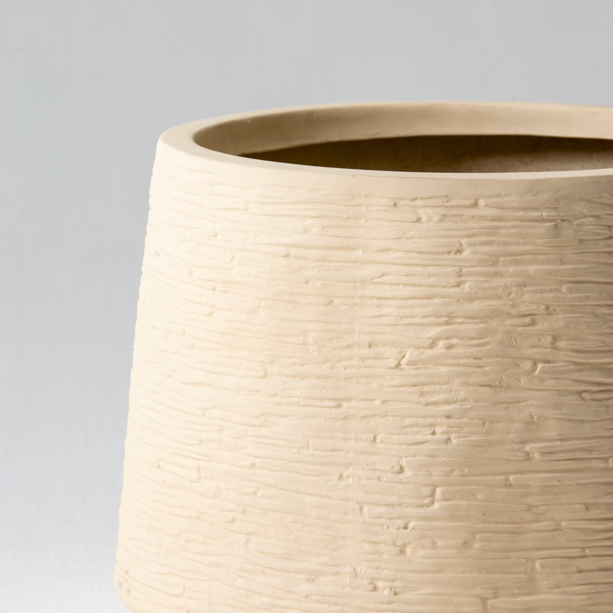 CLAYCRAFT WHITE PLANTER - Art and craft furniture