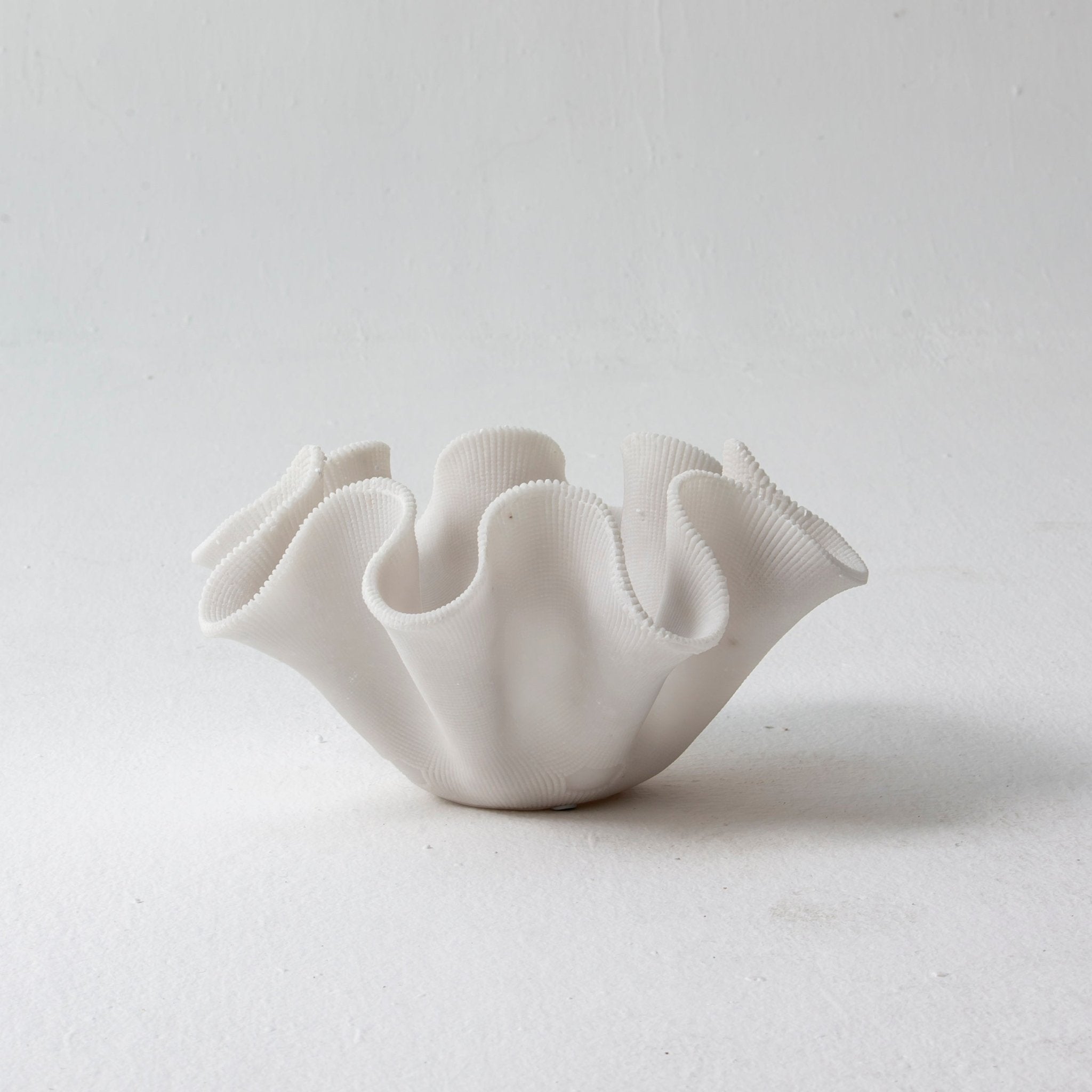 Coral Ruffle Ceramic Dish - Art and craft furniture