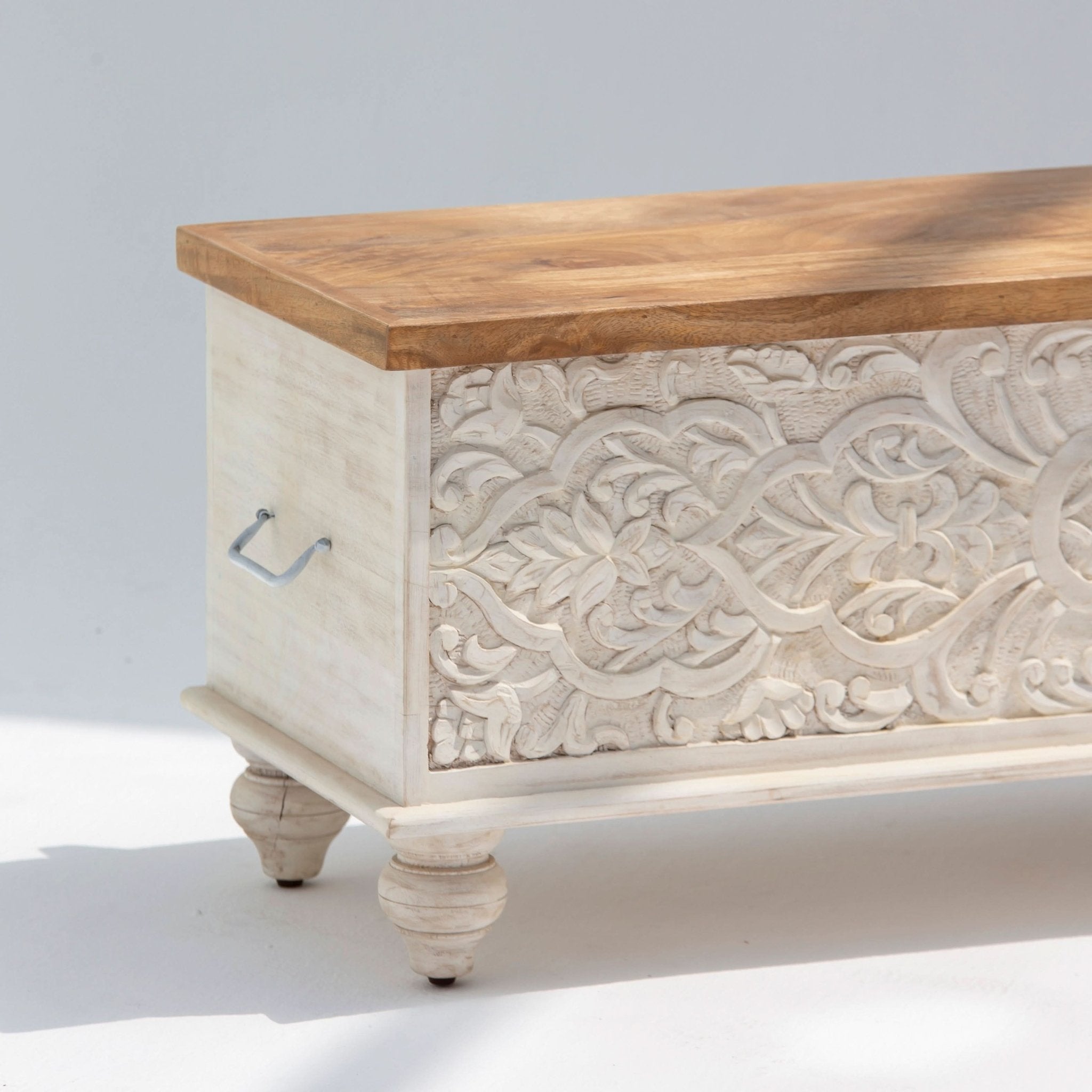 DABORA HANDCARVED WOODEN BOX - Art and craft furniture