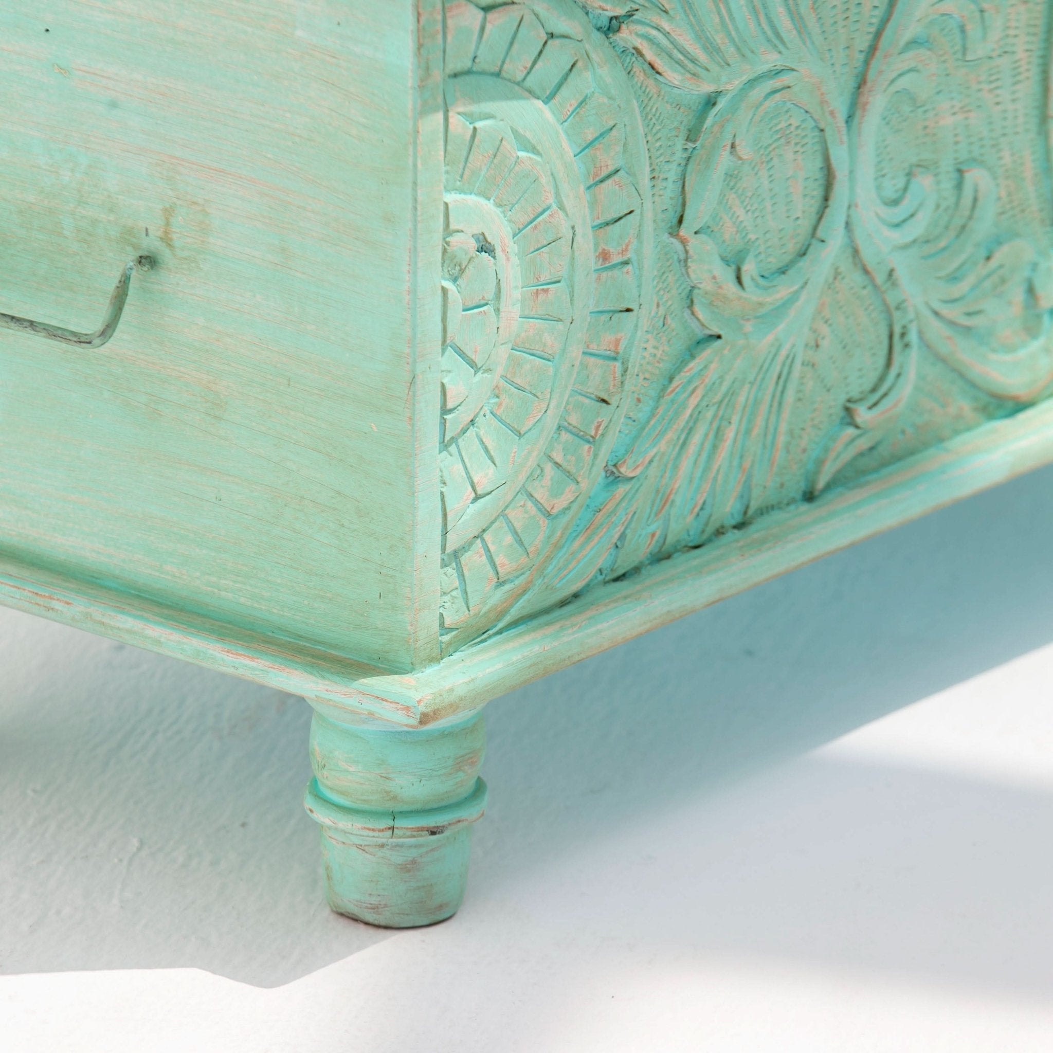 DABORA WOODEN CARWING BOX - Art and craft furniture