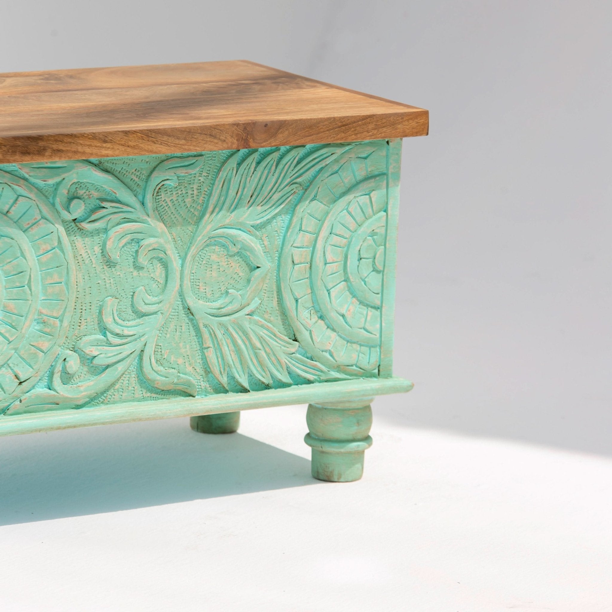 DABORA WOODEN CARWING BOX - Art and craft furniture