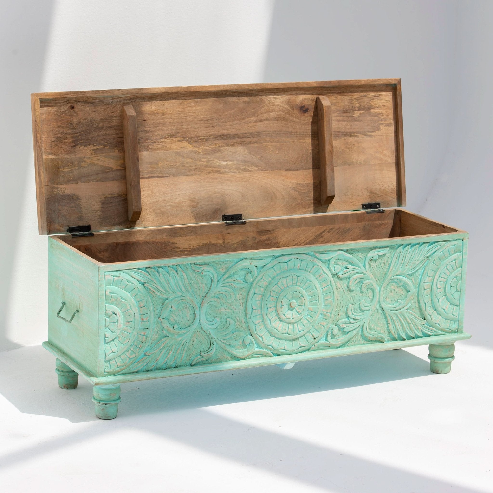 DABORA WOODEN CARWING BOX - Art and craft furniture