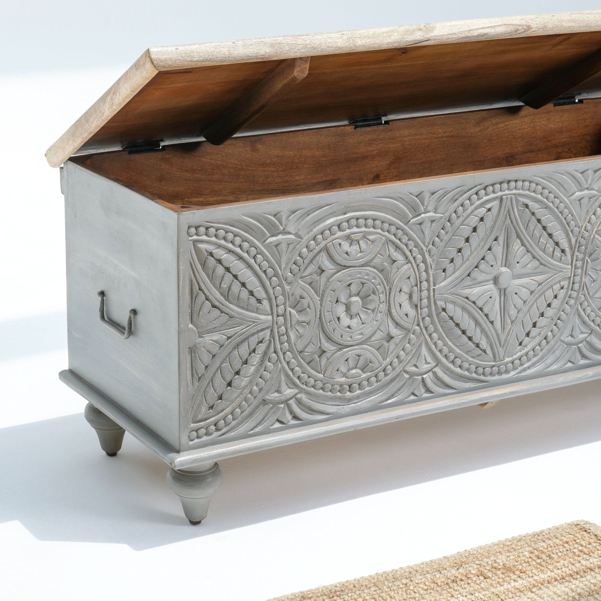 DARWIN WOODEN CARWED BOX - Art and craft furniture