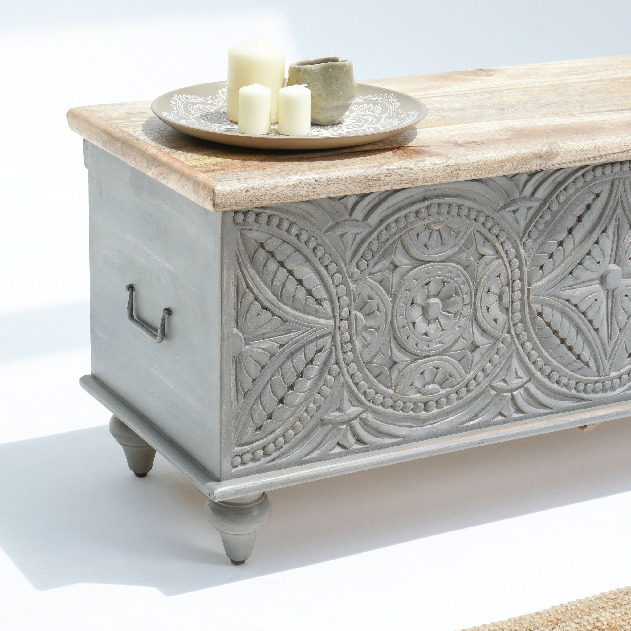 DARWIN WOODEN CARWED BOX - Art and craft furniture