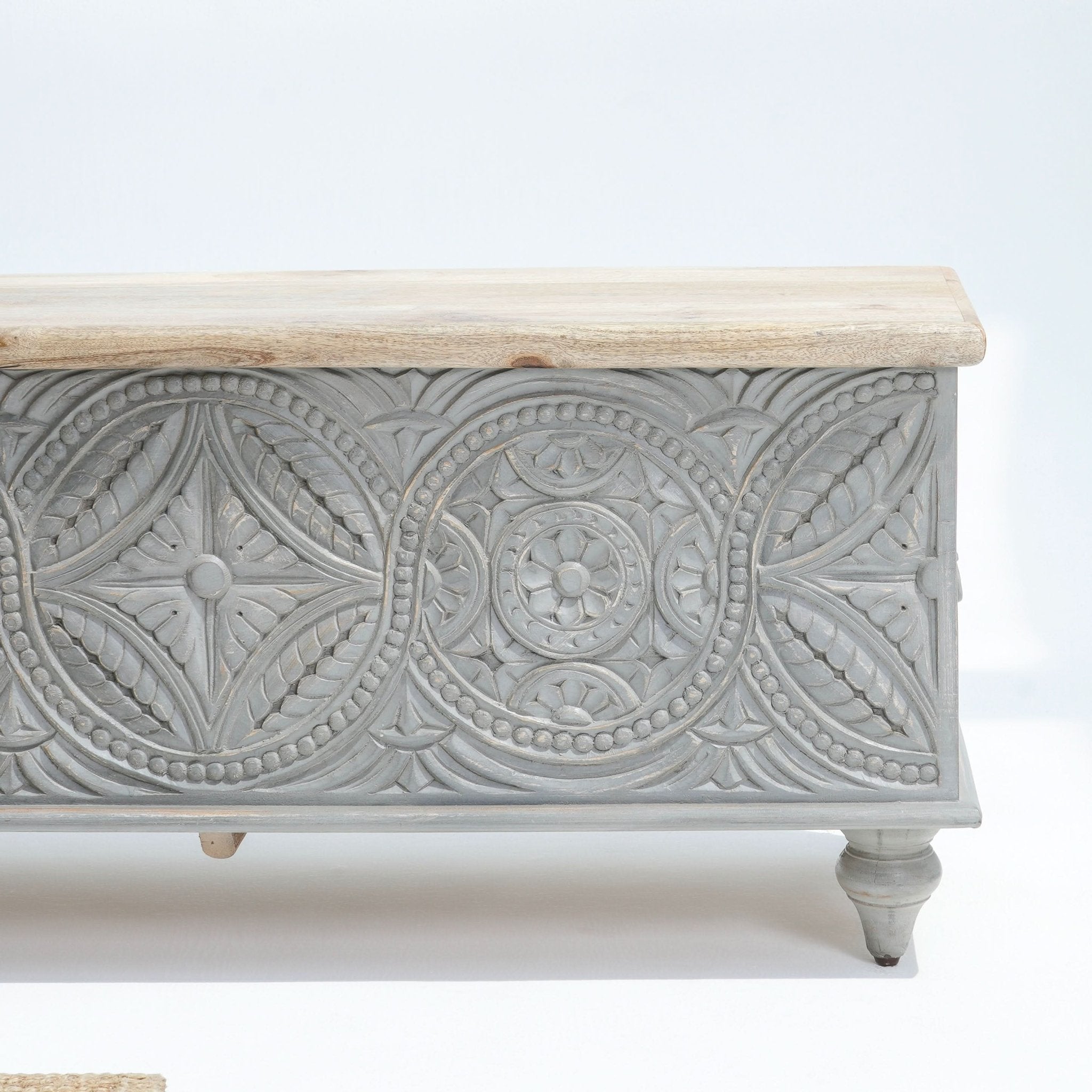 DARWIN WOODEN CARWED BOX - Art and craft furniture