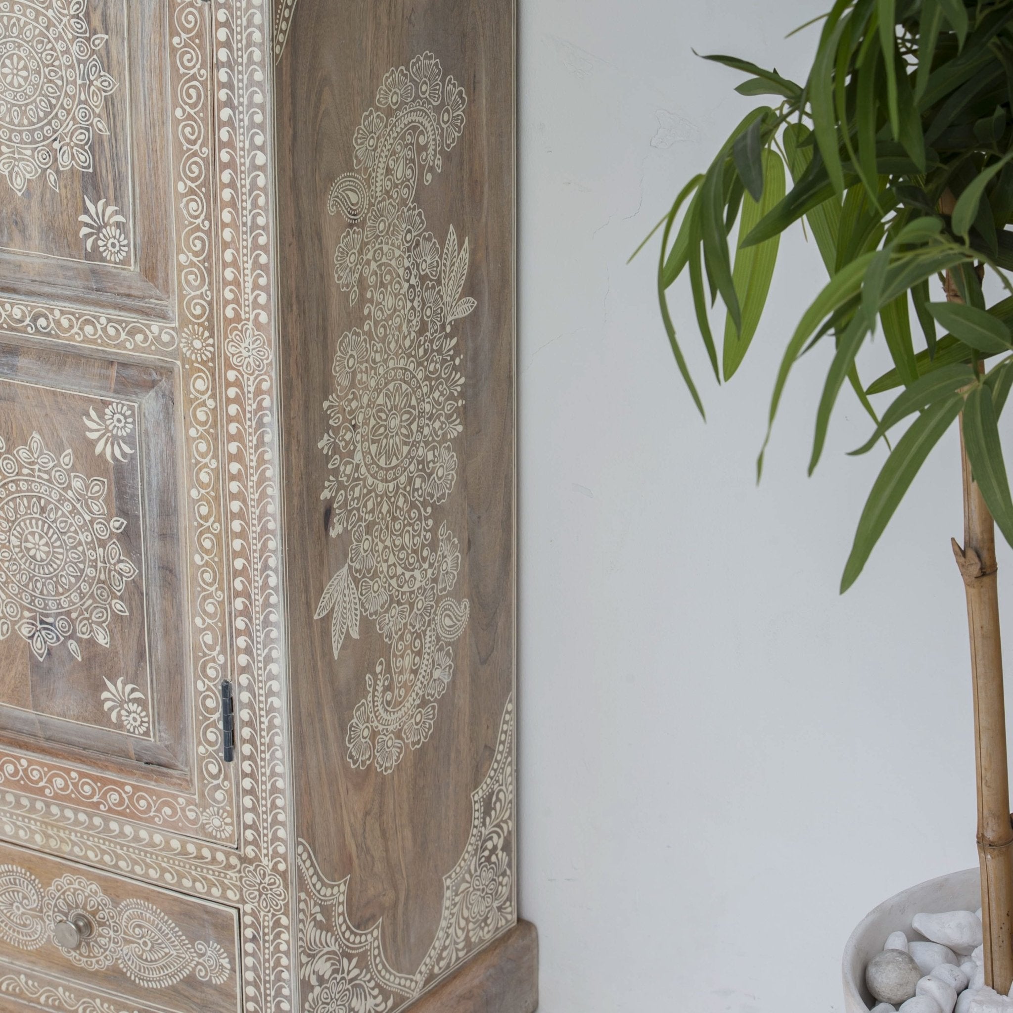 ELMORA PAINTING WOODEN CABINET - Art and craft furniture