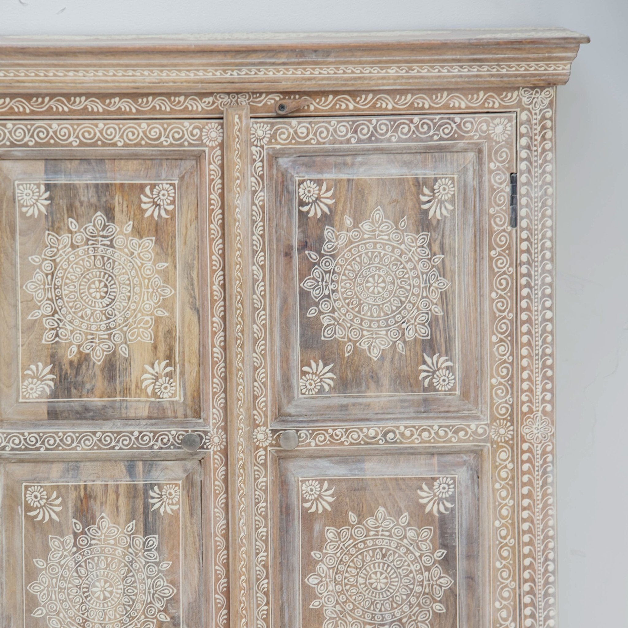 ELMORA PAINTING WOODEN CABINET - Art and craft furniture