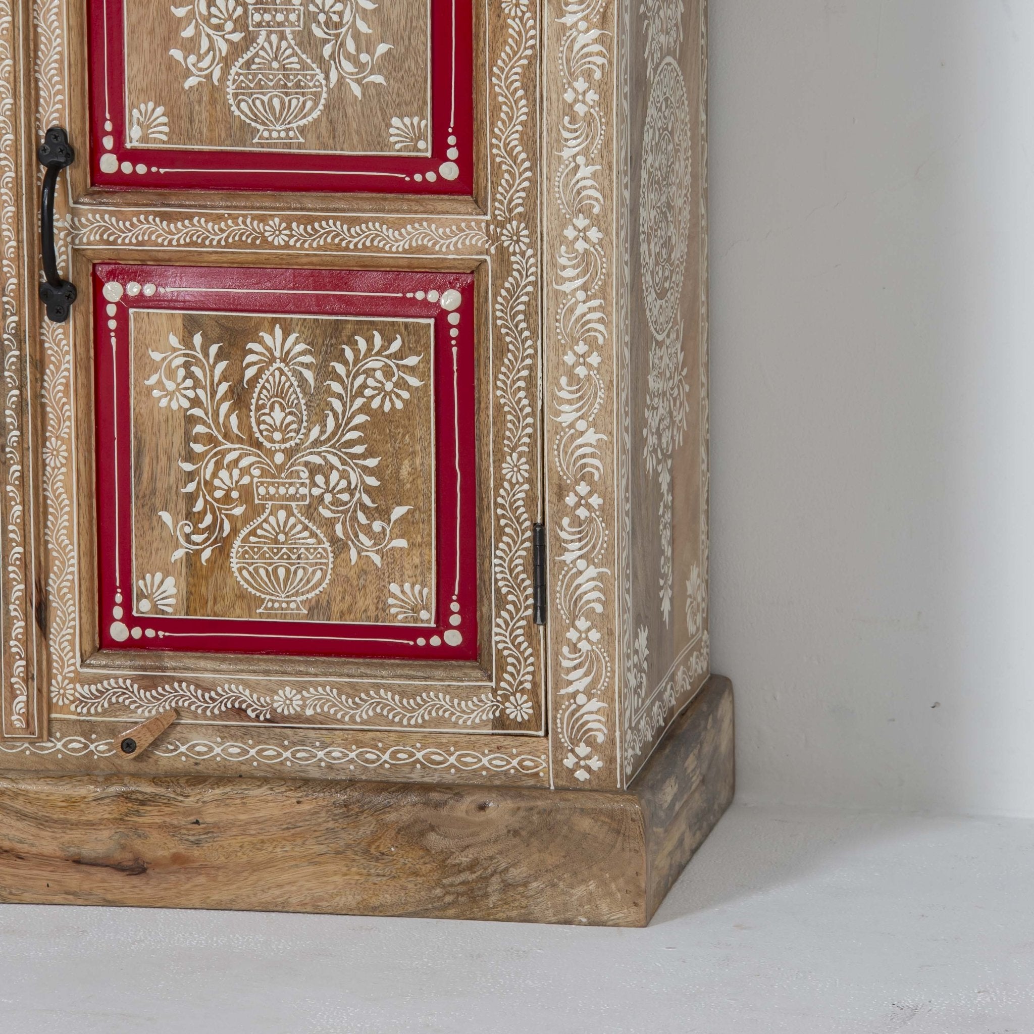 ELMORA PAINTING WOODEN SIDEBOARD - Art and craft furniture