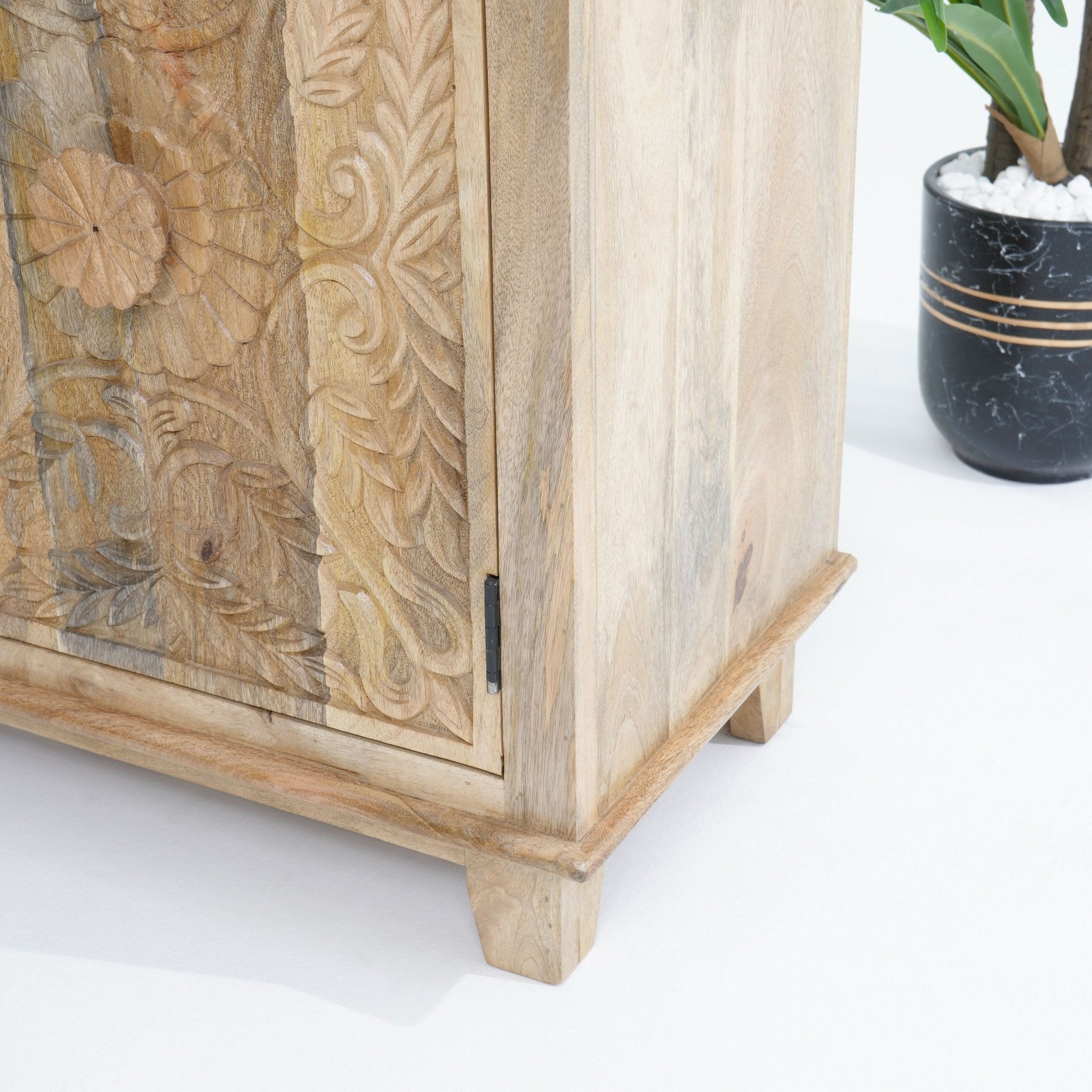 ESPERANCE THREE DOOR SIDEBOARD - Art and craft furniture