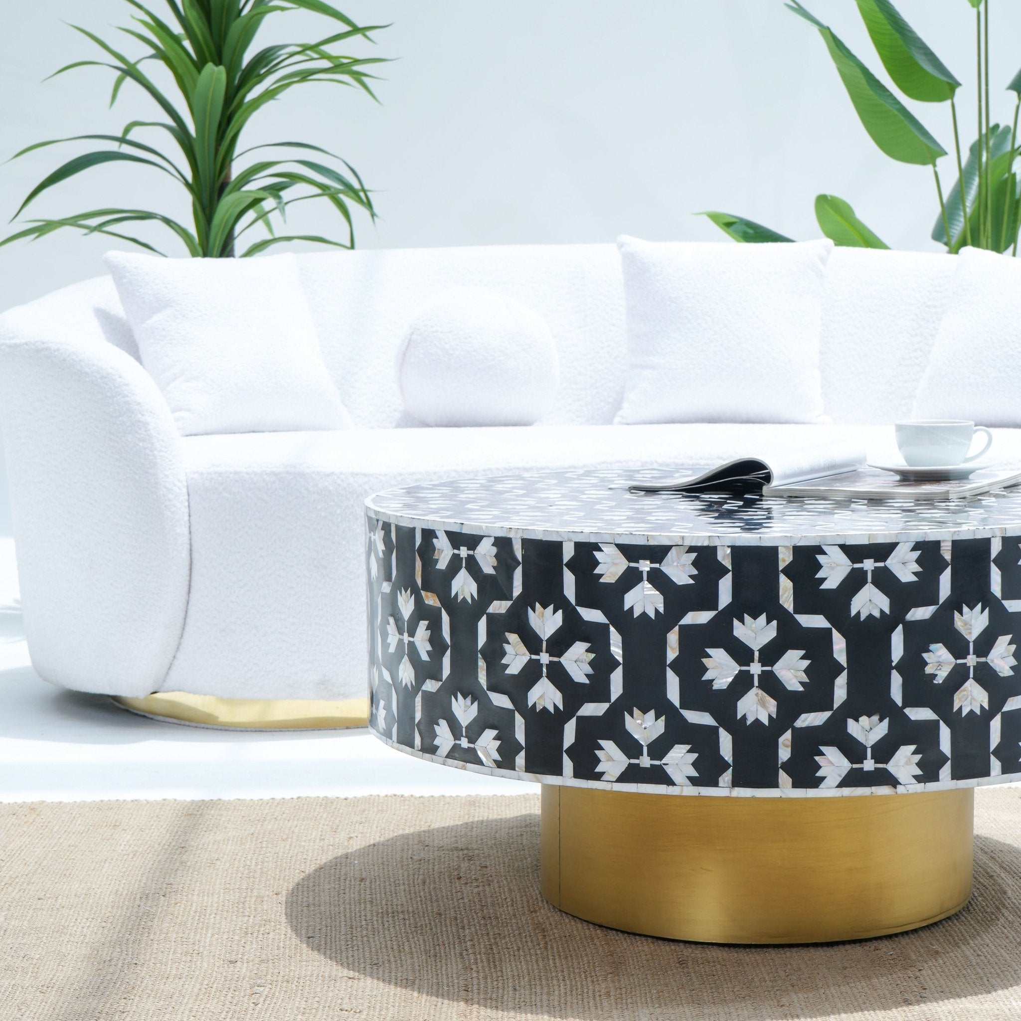 GEOMETRIC BLACK MOTHER OF PEARL ROUND COFFEE TABLE - Art and craft furniture