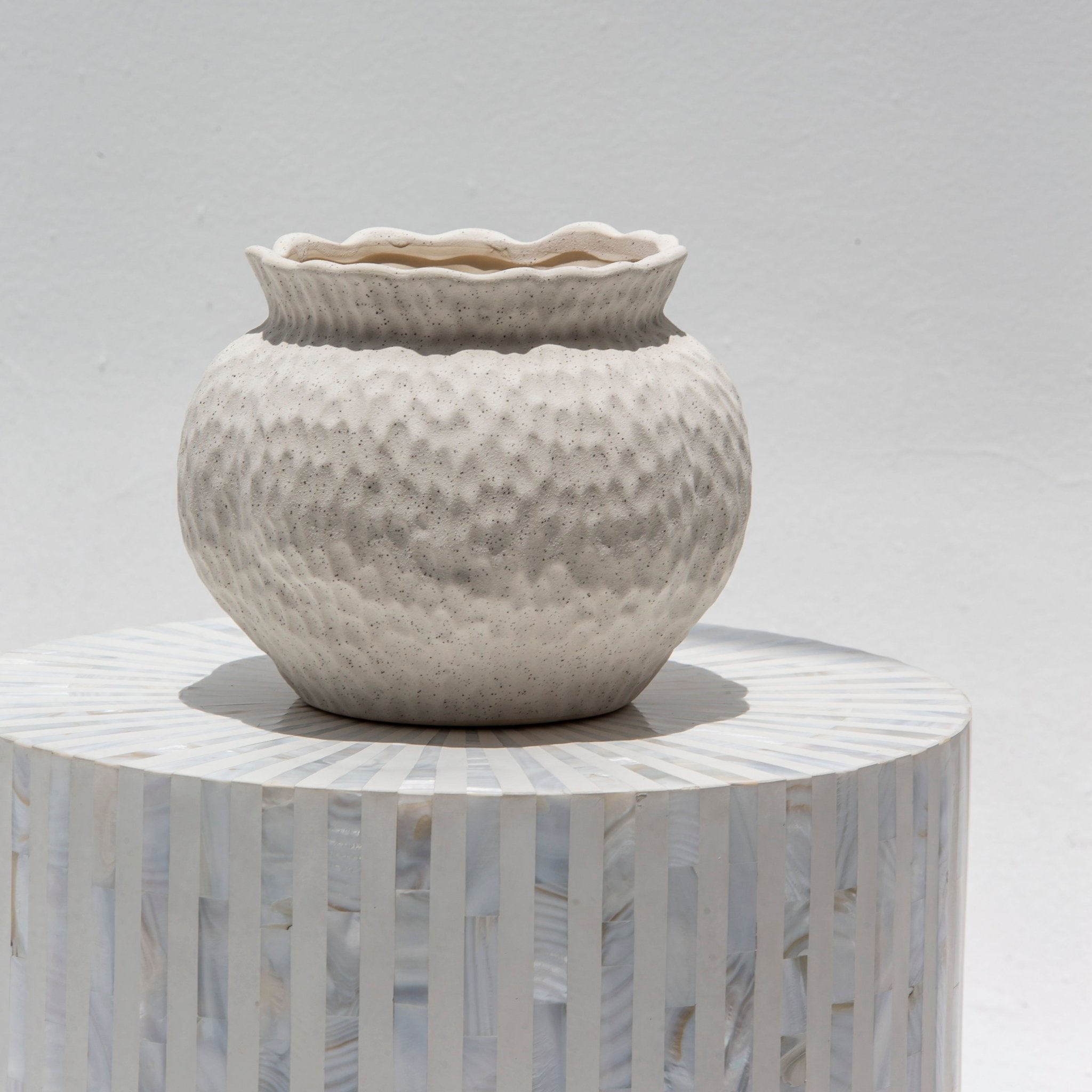 HAMMERED POT - Art and craft furniture