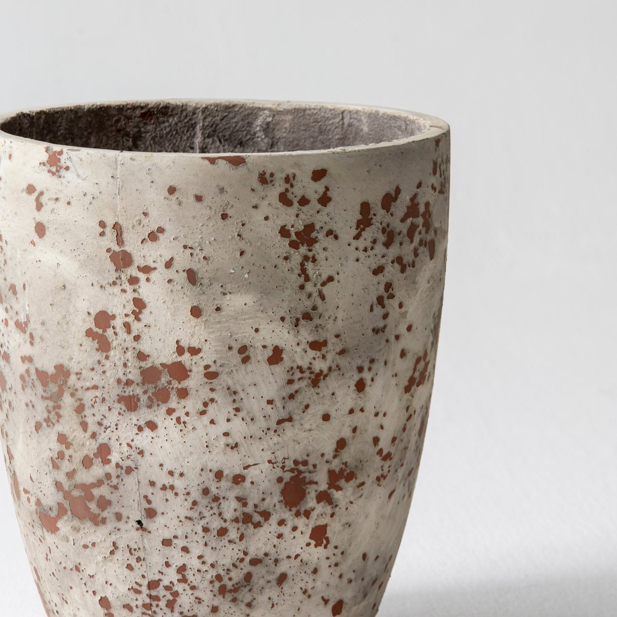 LIVA GREYISH PLANTER - Art and craft furniture