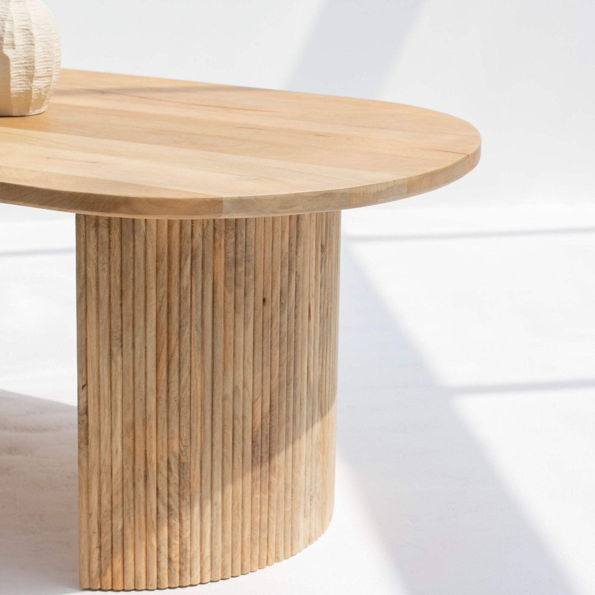 LUWIN LINING DINING TABLE - Art and craft furniture