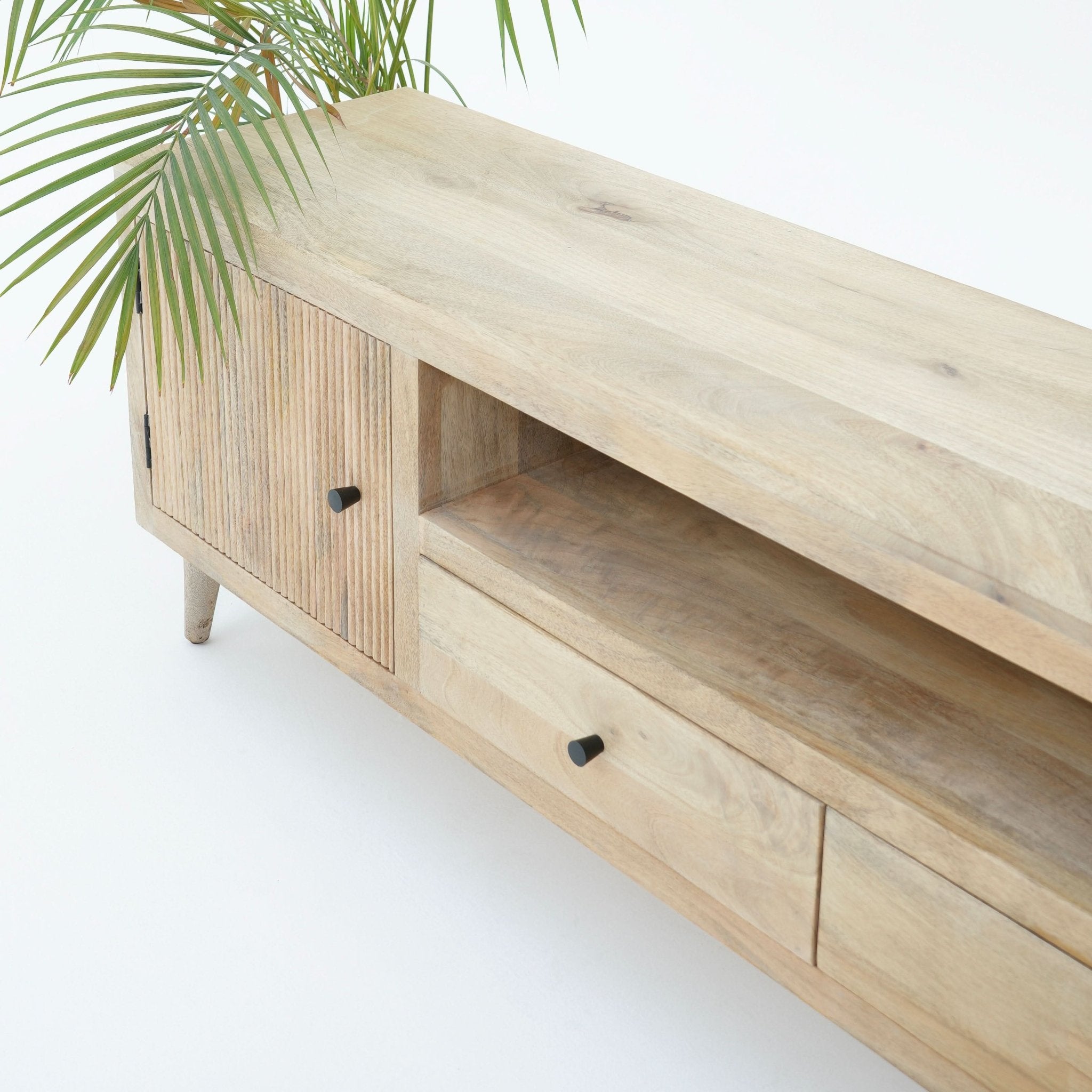 LUWIN LINNING TV STAND - Art and craft furniture