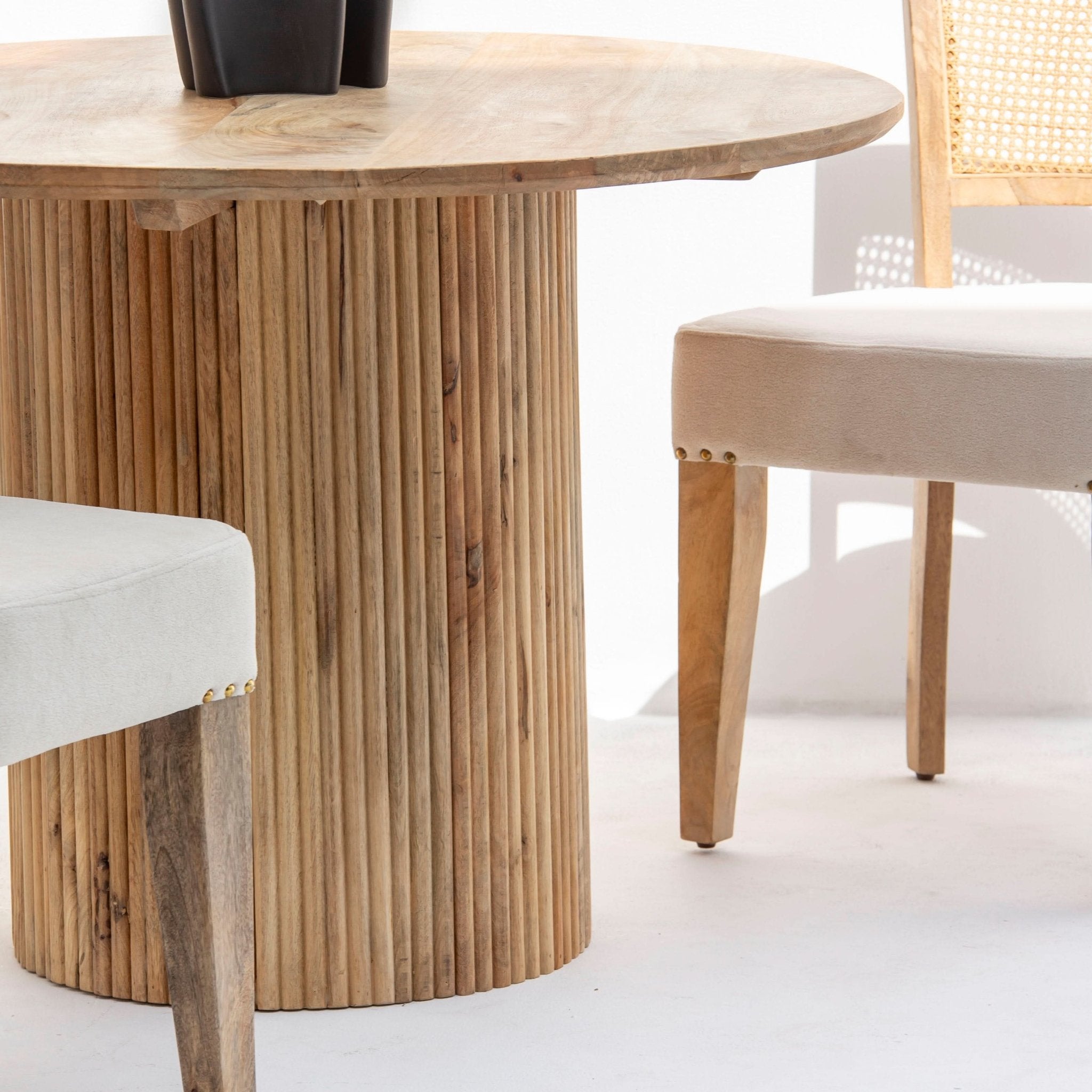 LUWIN WOODEN ROUND MANGO WOOD DINING TABLE - Art and craft furniture