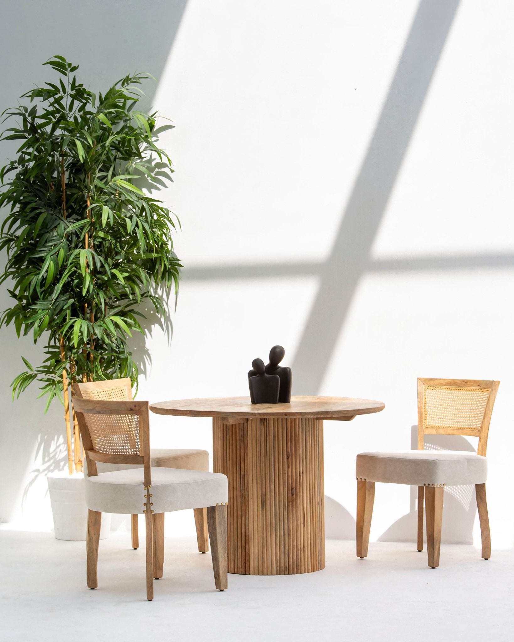LUWIN WOODEN ROUND MANGO WOOD DINING TABLE - Art and craft furniture
