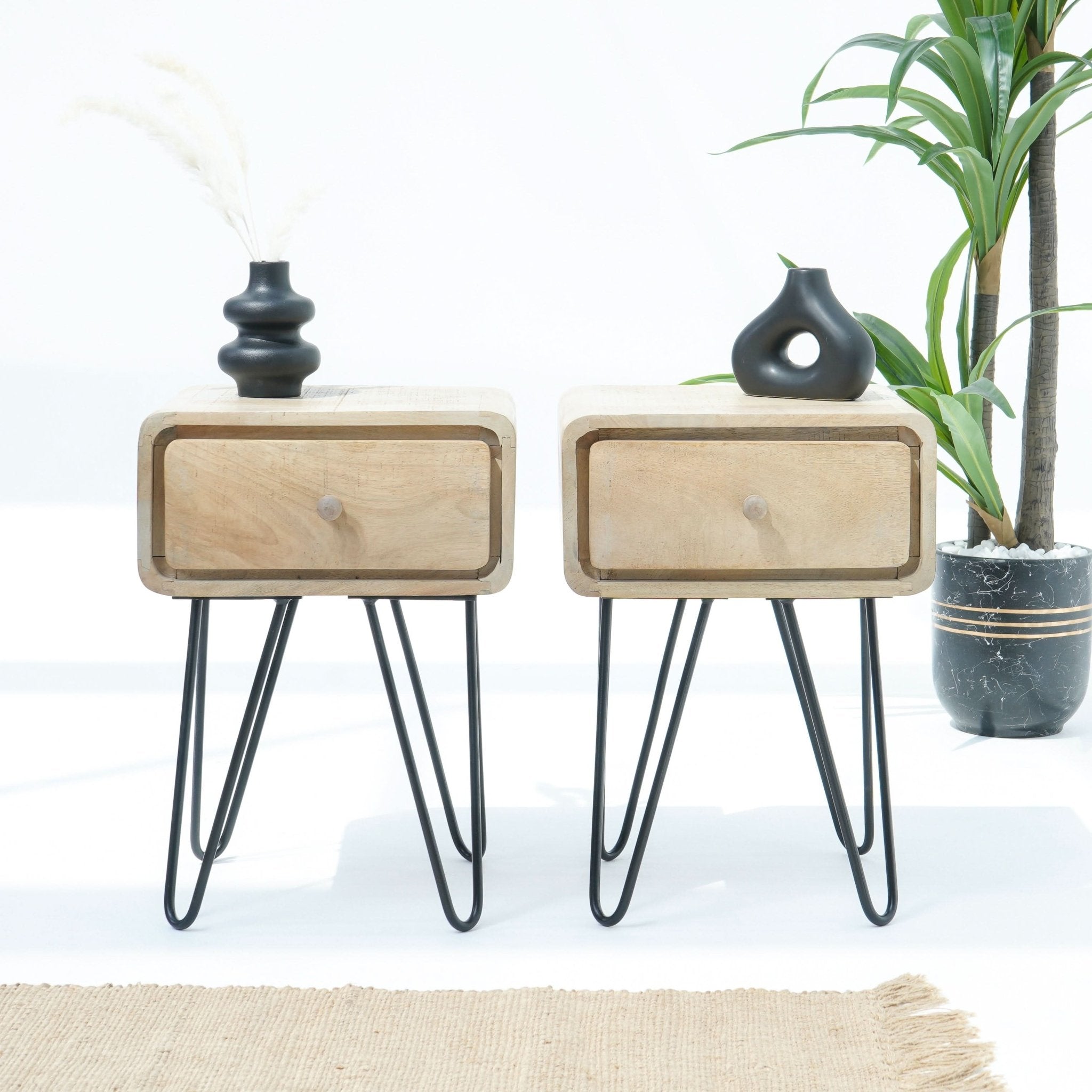 MANGOEDGE HAIRPIN NIGHTSTAND - Art and craft furniture