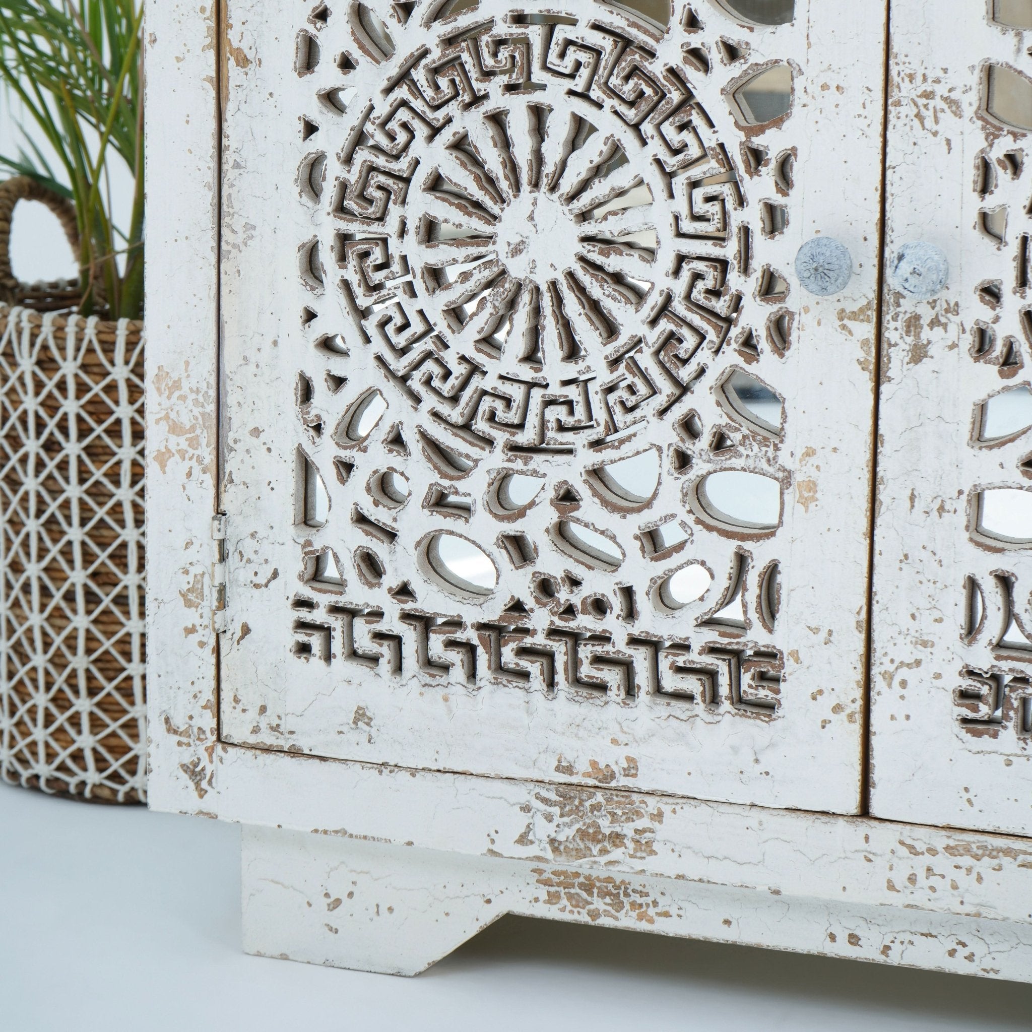 MILANESE FOUR DOOR SIDEBOARD - Art and craft furniture