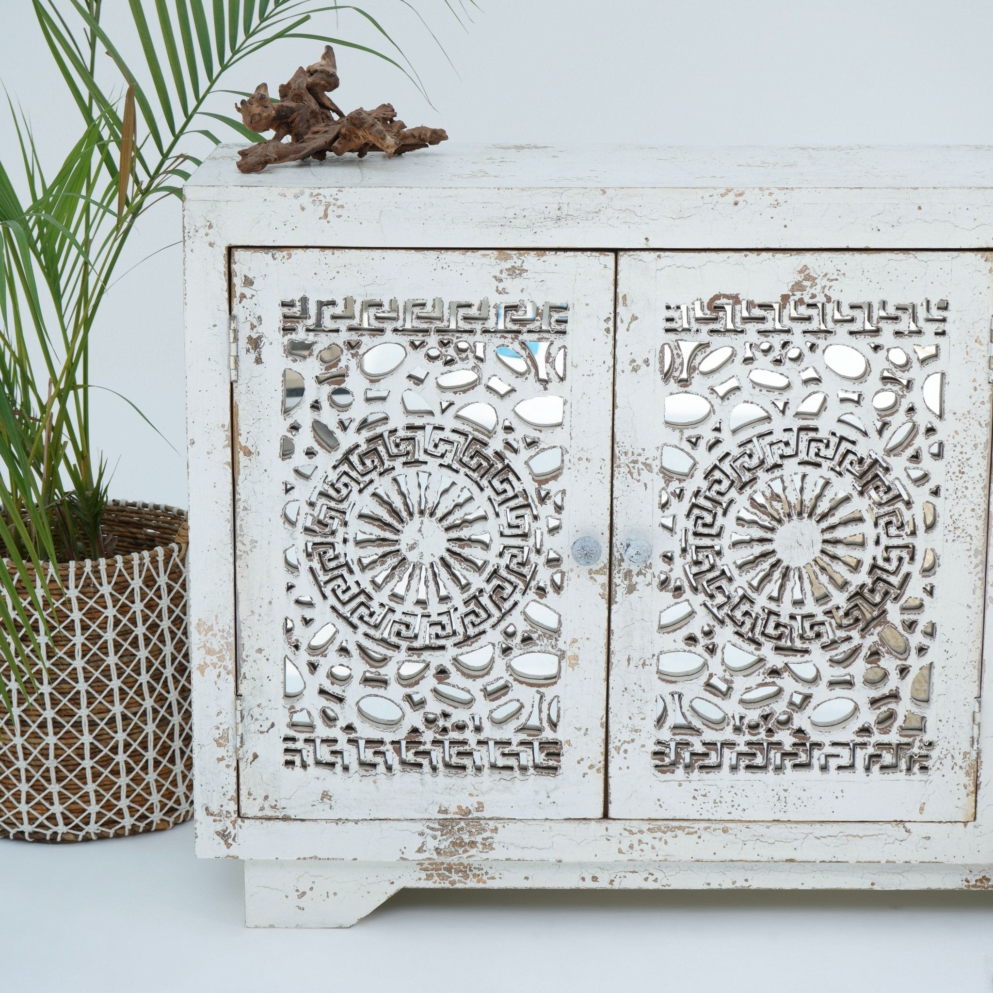 MILANESE FOUR DOOR SIDEBOARD - Art and craft furniture