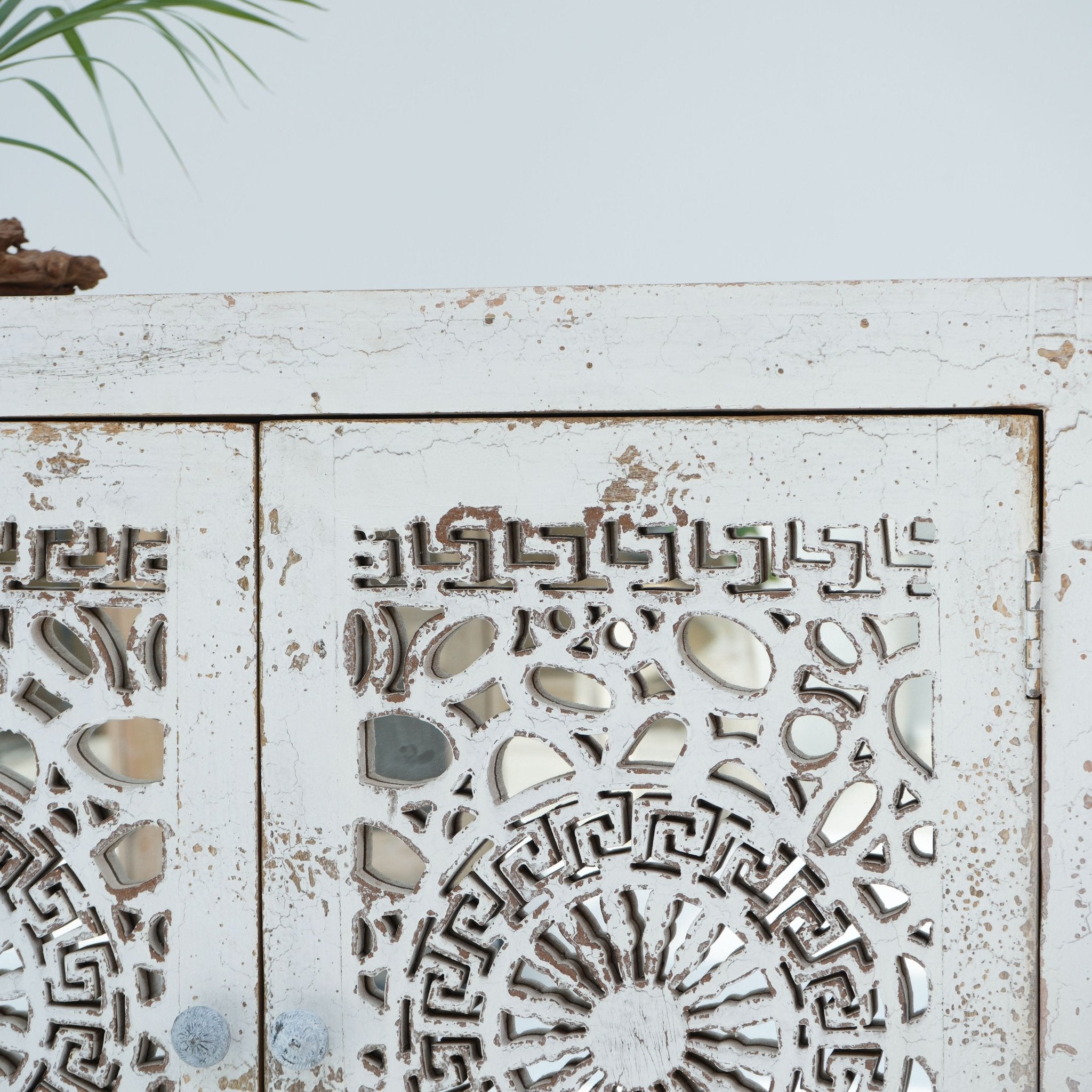 MILANESE FOUR DOOR SIDEBOARD - Art and craft furniture