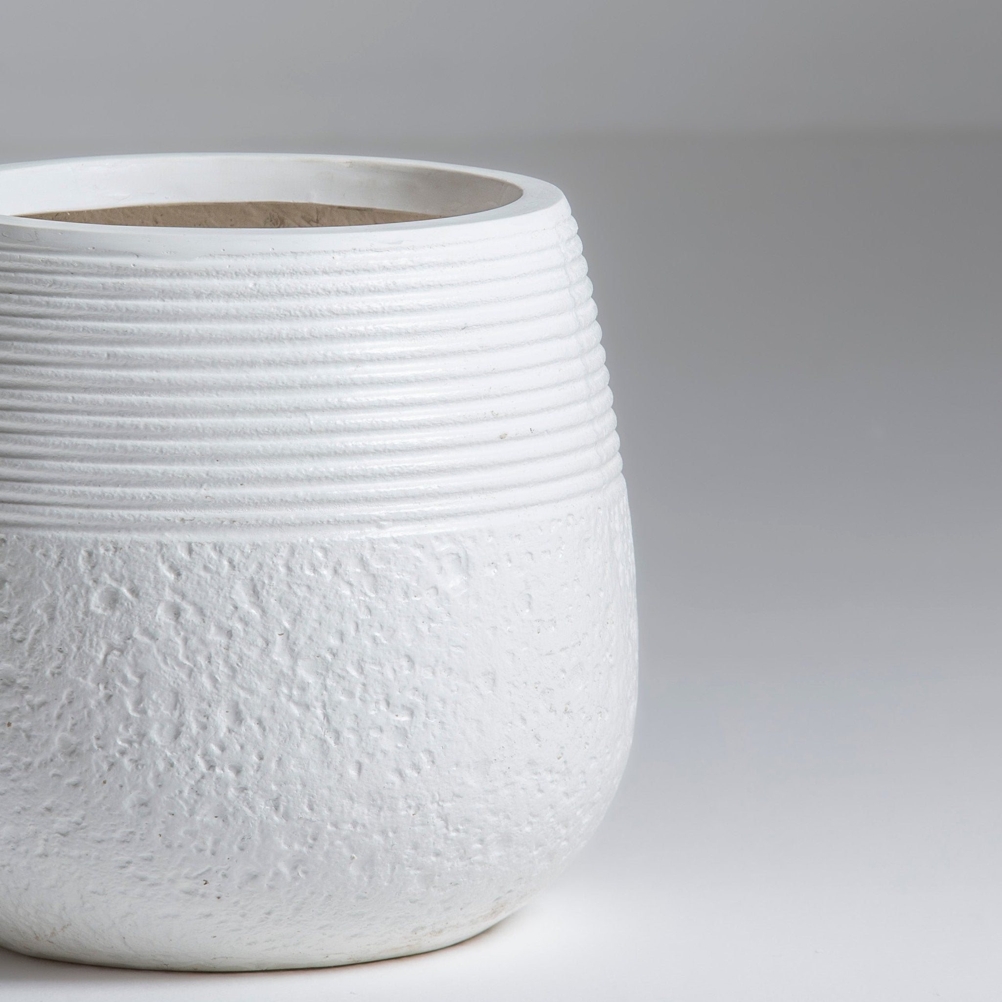 NOSTRA WHITE PLANTER - Art and craft furniture