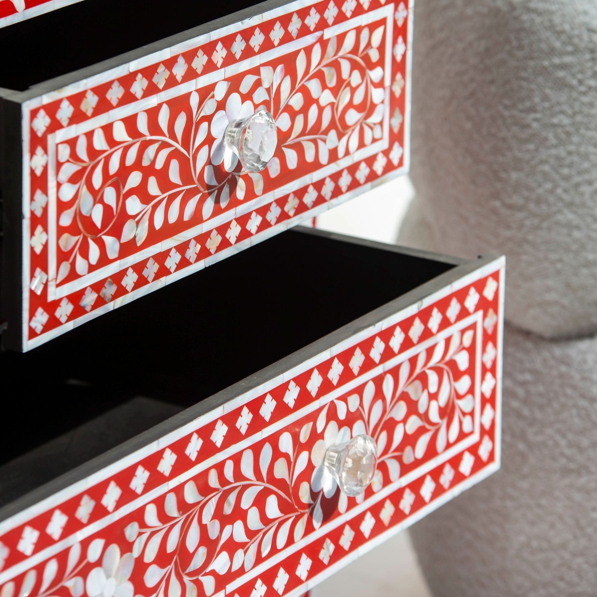 OCEAN-RED MOTHER OF PEARL CHEST OF DRAWER - Art and craft furniture
