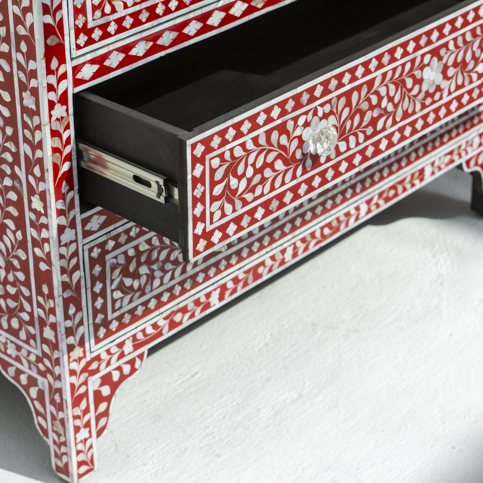 OCEAN-RED MOTHER OF PEARL CHEST OF DRAWER - Art and craft furniture