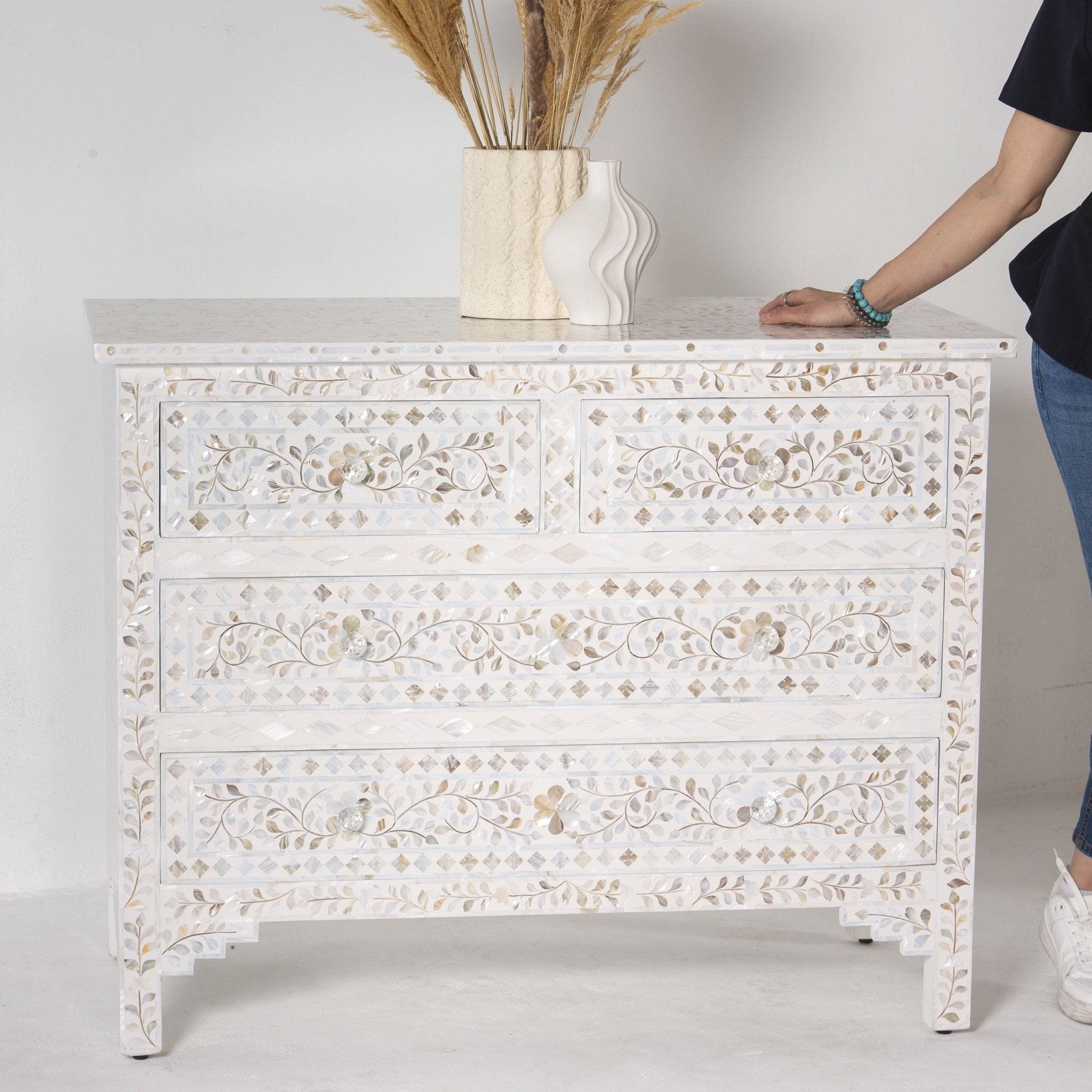 OCEAN-WHITE MOTHER OF PEARL CHEST OF DRAWER - Art and craft furniture