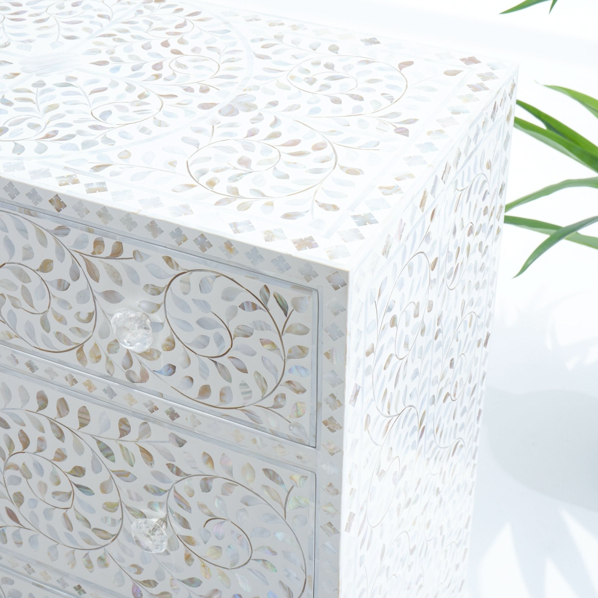 OCEAN-WHITE MOTHER OF PEARL THREE DRAWER DRAWCHEST - Art and craft furniture