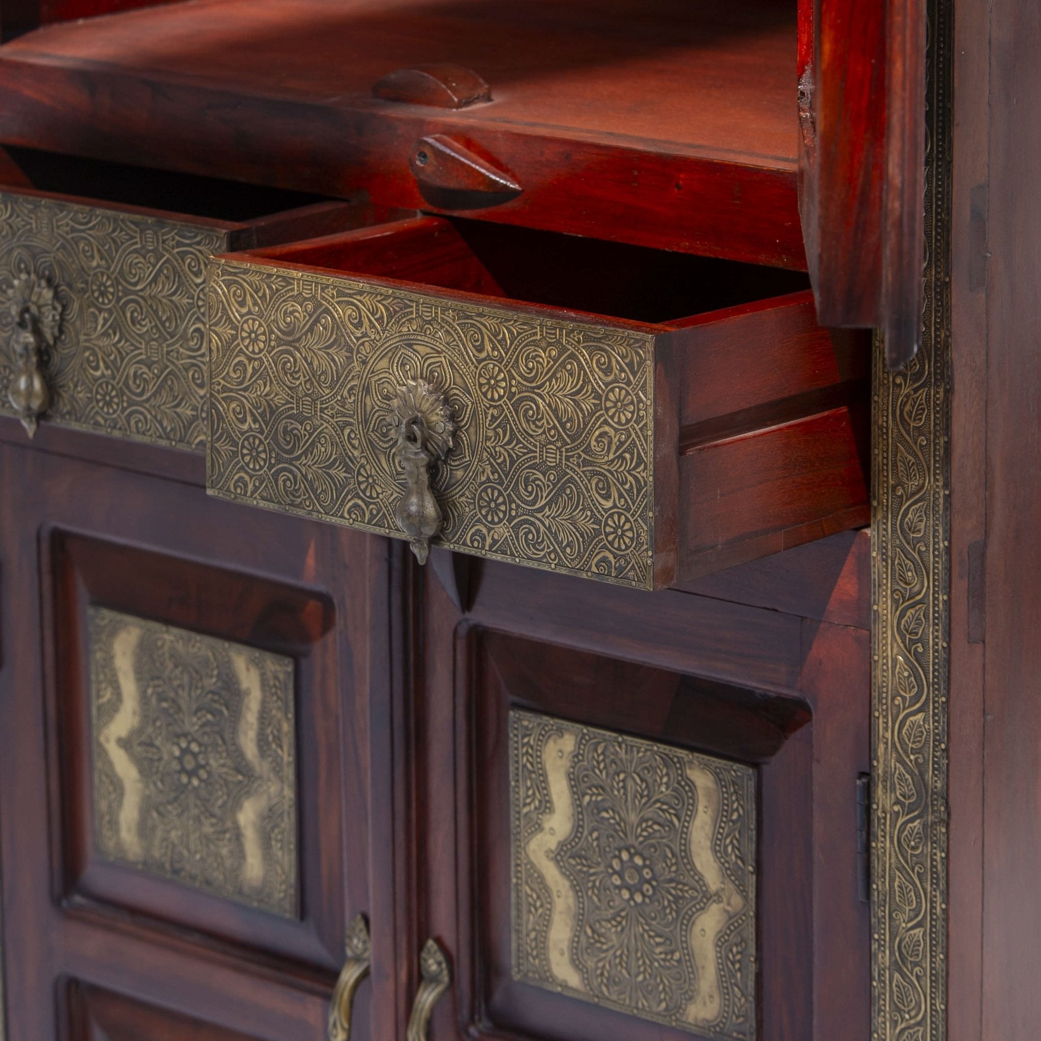 RICHMOND 4 DOORS 2 DRAWERS BRASS CABINET - Art and craft furniture