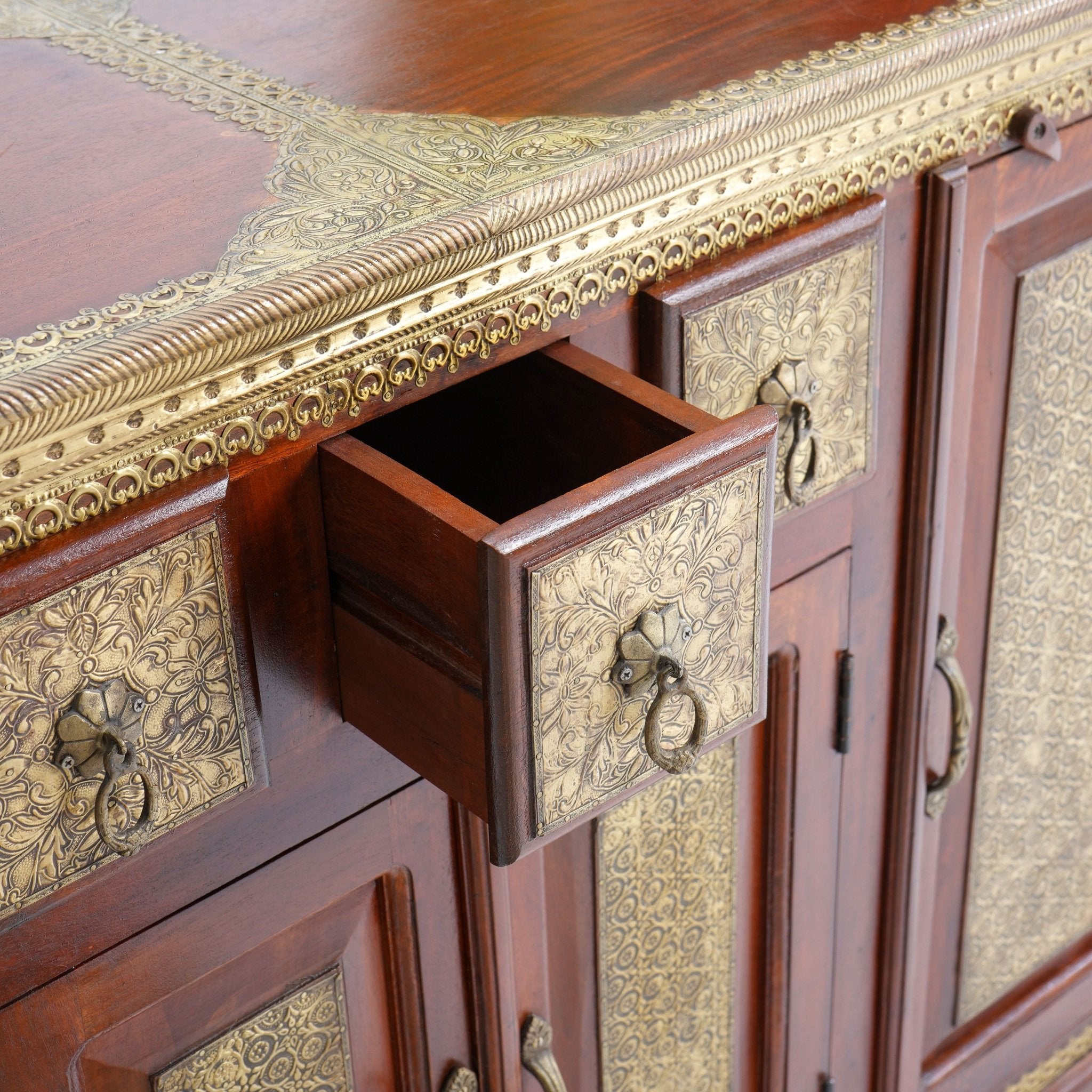 RICHMOND BRASS FTD SIDEBOARD - Art and craft furniture