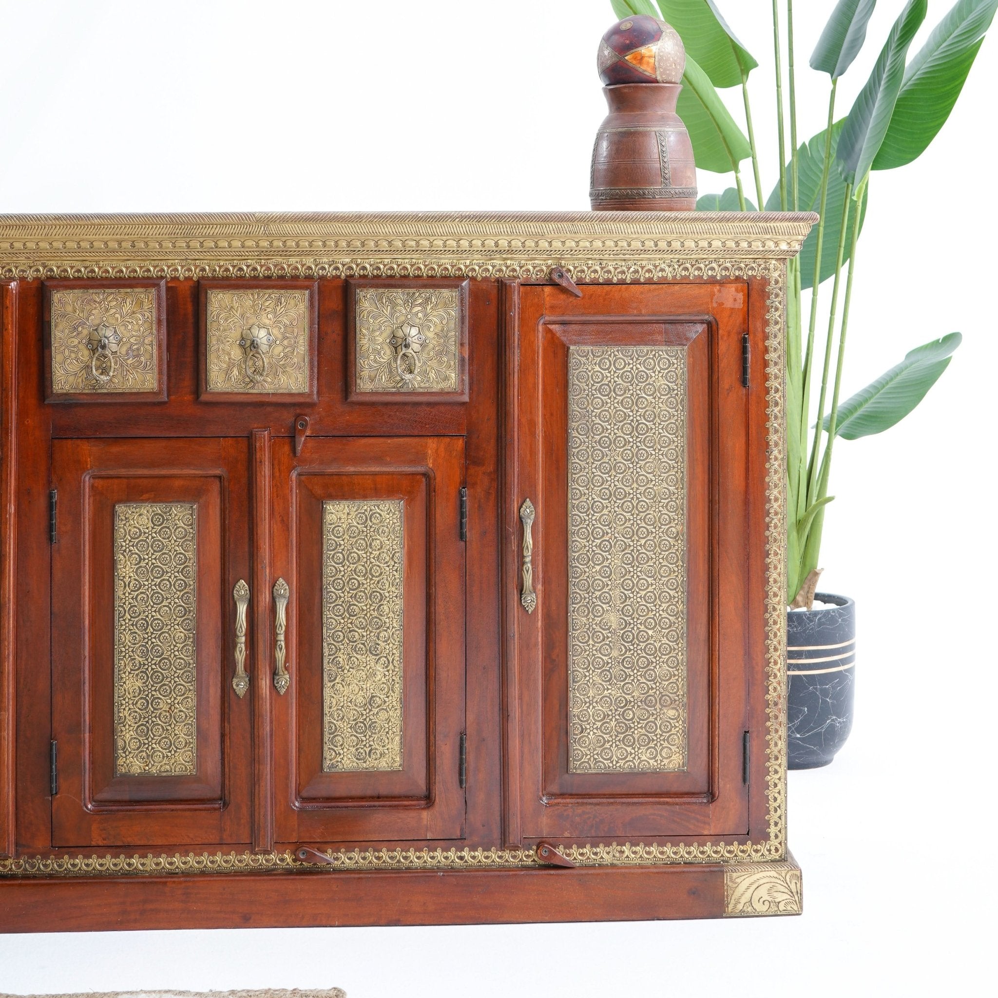 RICHMOND BRASS FTD SIDEBOARD - Art and craft furniture