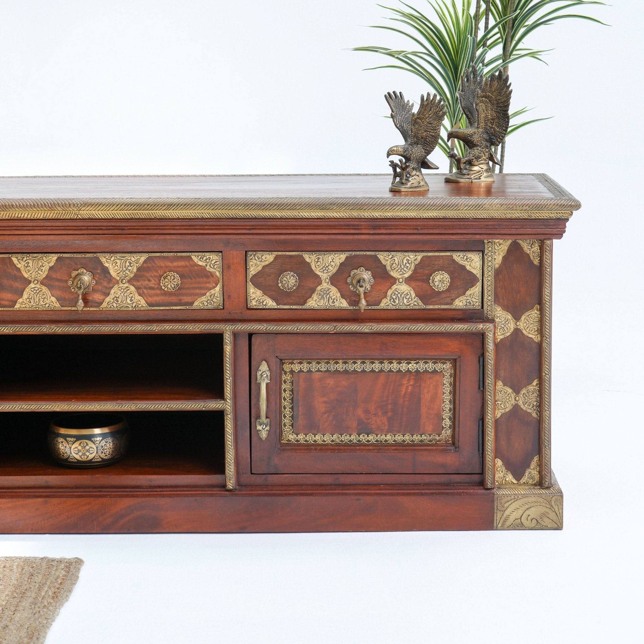 RICHMOND BRASS FTD TV STAND - Art and craft furniture