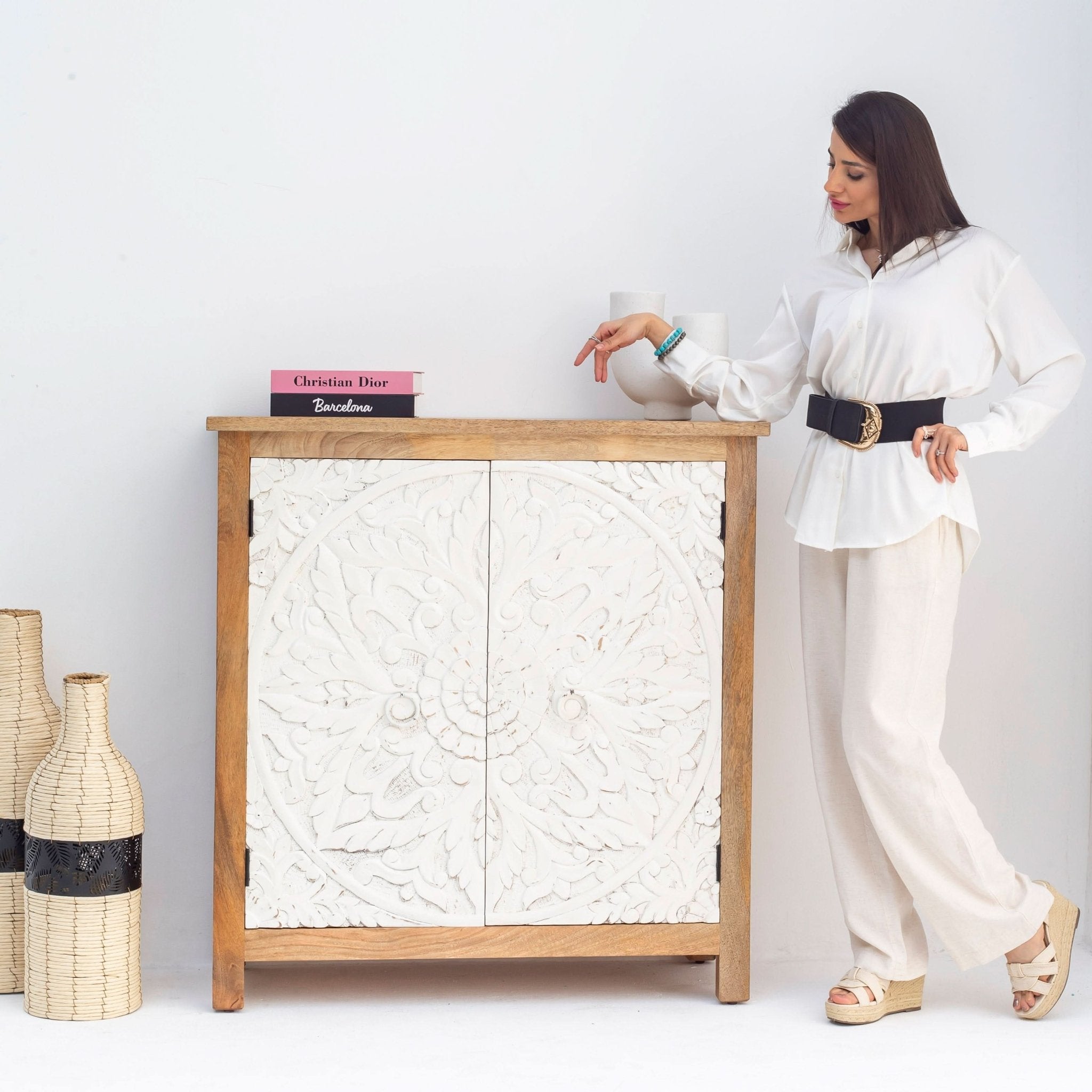 RIYAN CARVING SIDEBOARD - Art and craft furniture