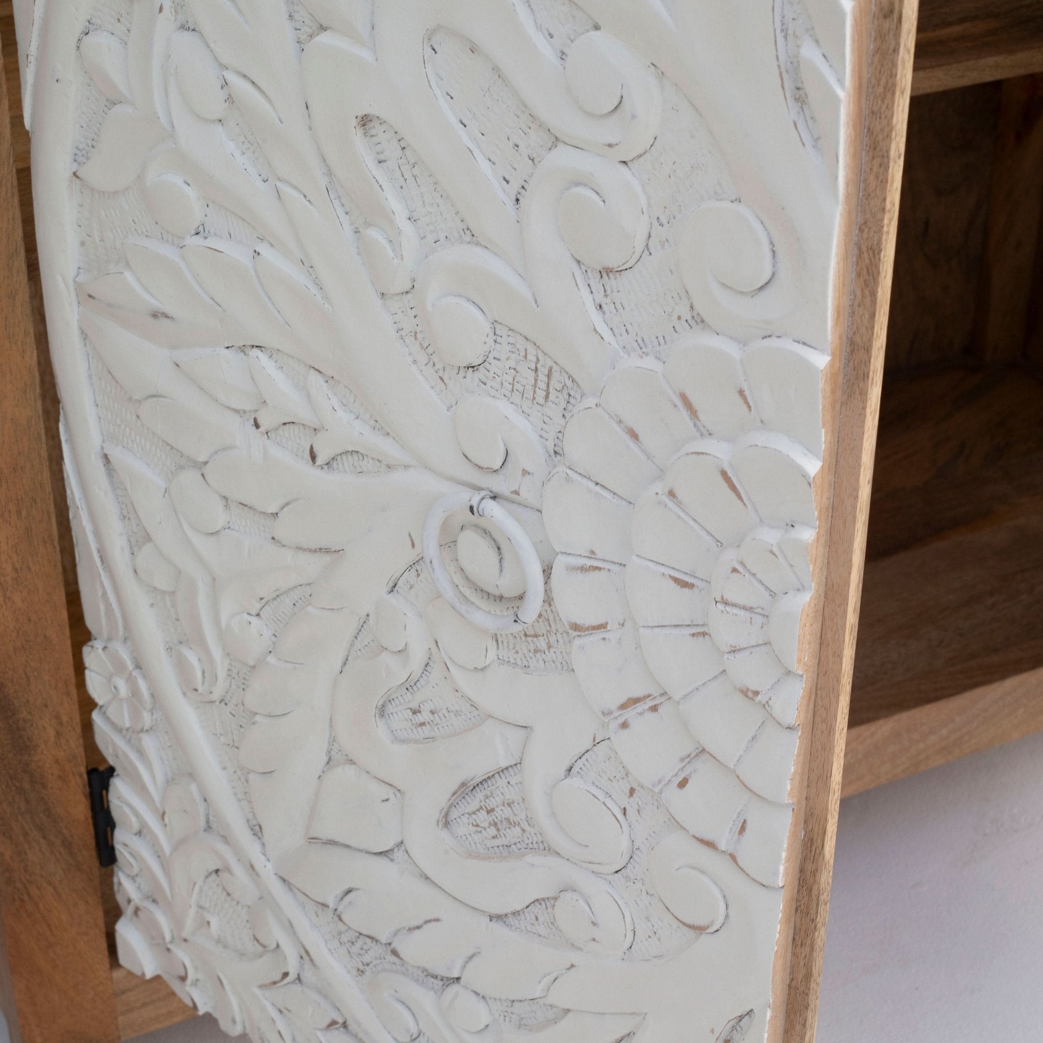RIYAN CARVING SIDEBOARD - Art and craft furniture