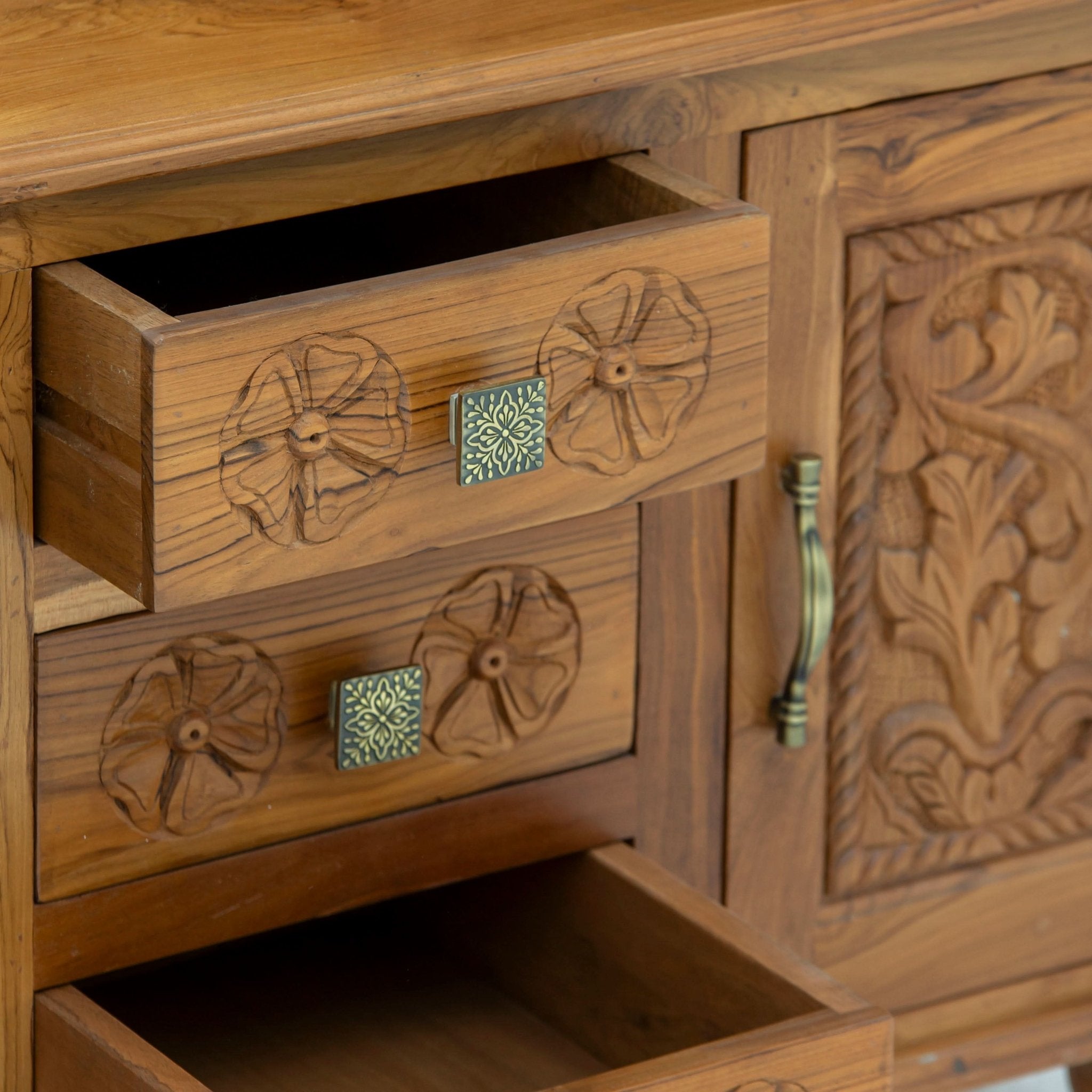 ROYAL TEAK WOOD DRESSING CABINET - Art and craft furniture