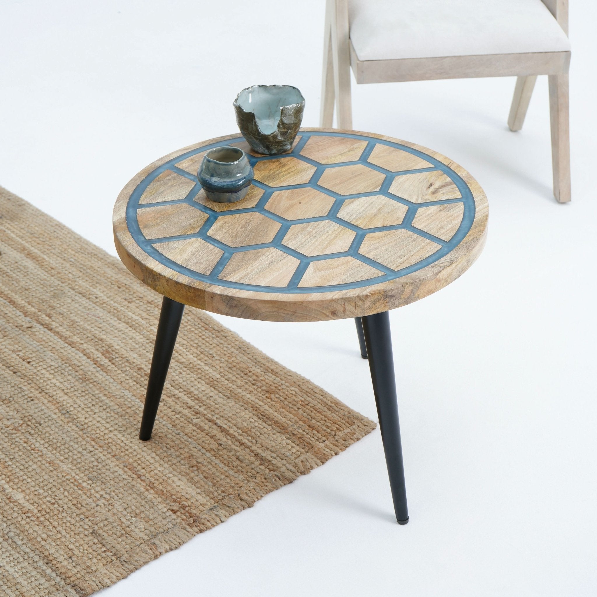 THE GRACEFUL ROUND MAHOGANY COFFEE TABLE - Art and craft furniture