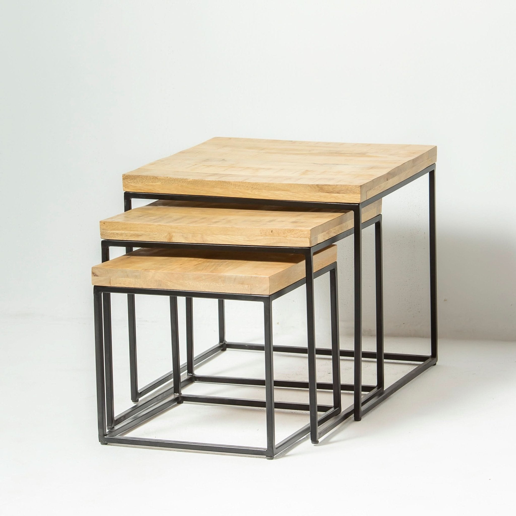 THE VERSATILE NESTING TABLE - Art and craft furniture