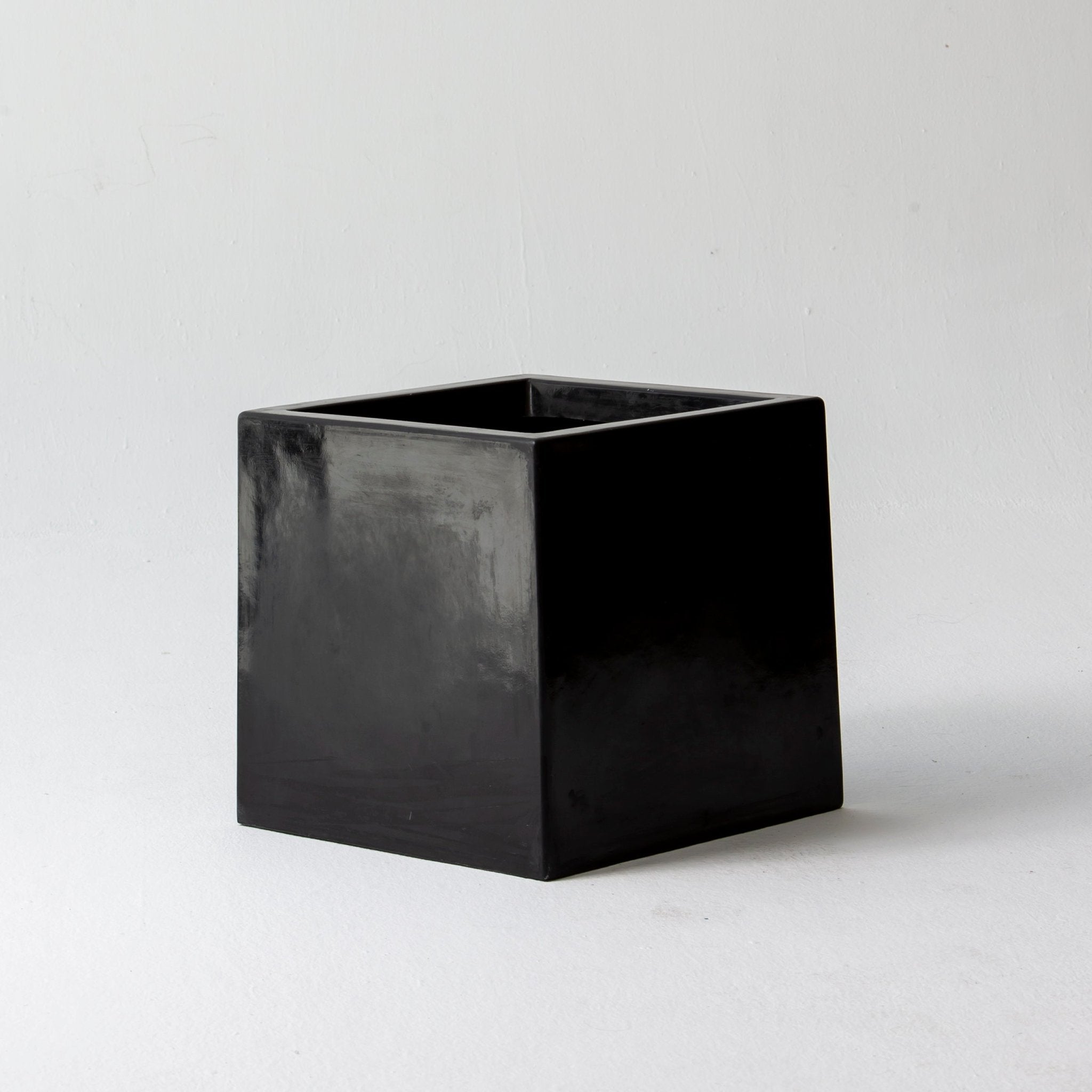VERDELUX BLACK PLANTER - Art and craft furniture