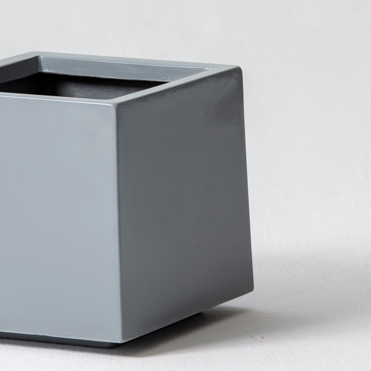 Verdeza Grey Planter - Art and craft furniture
