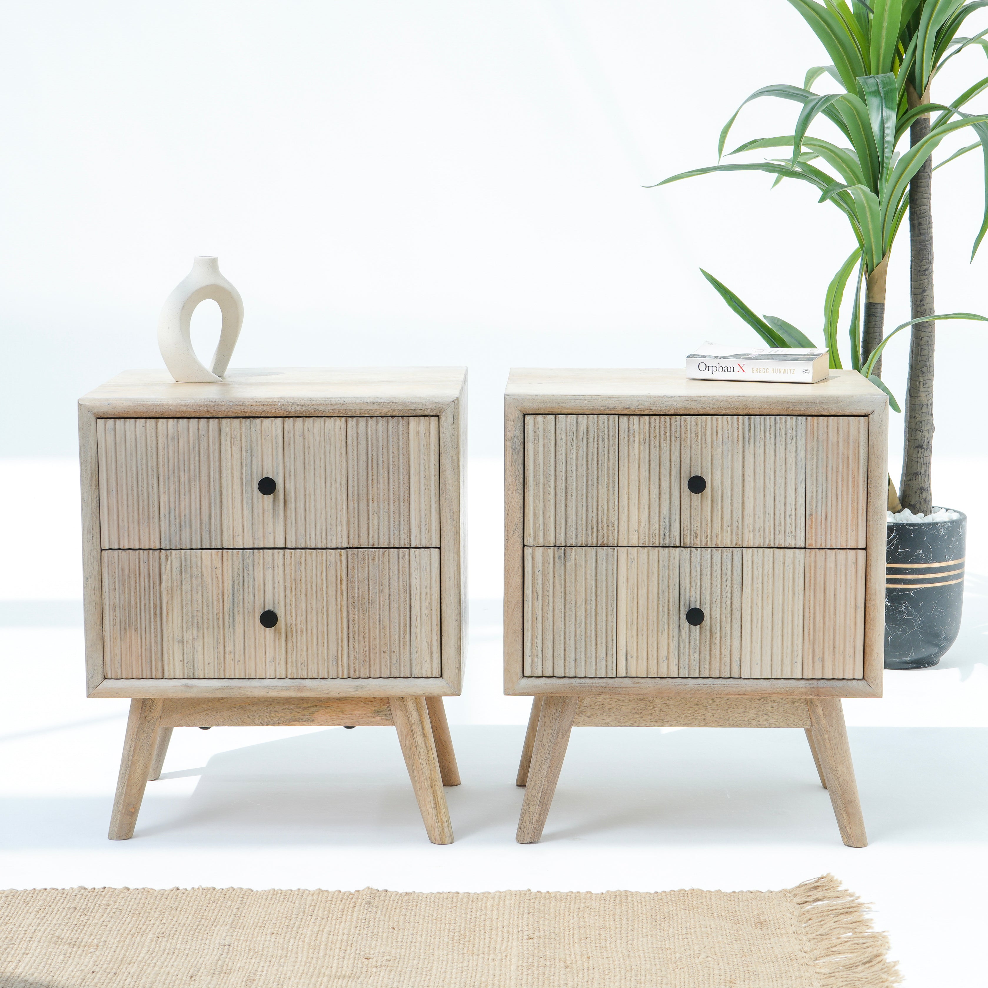 BEDSIDE TABLE / NIGHTSTAND TABLE