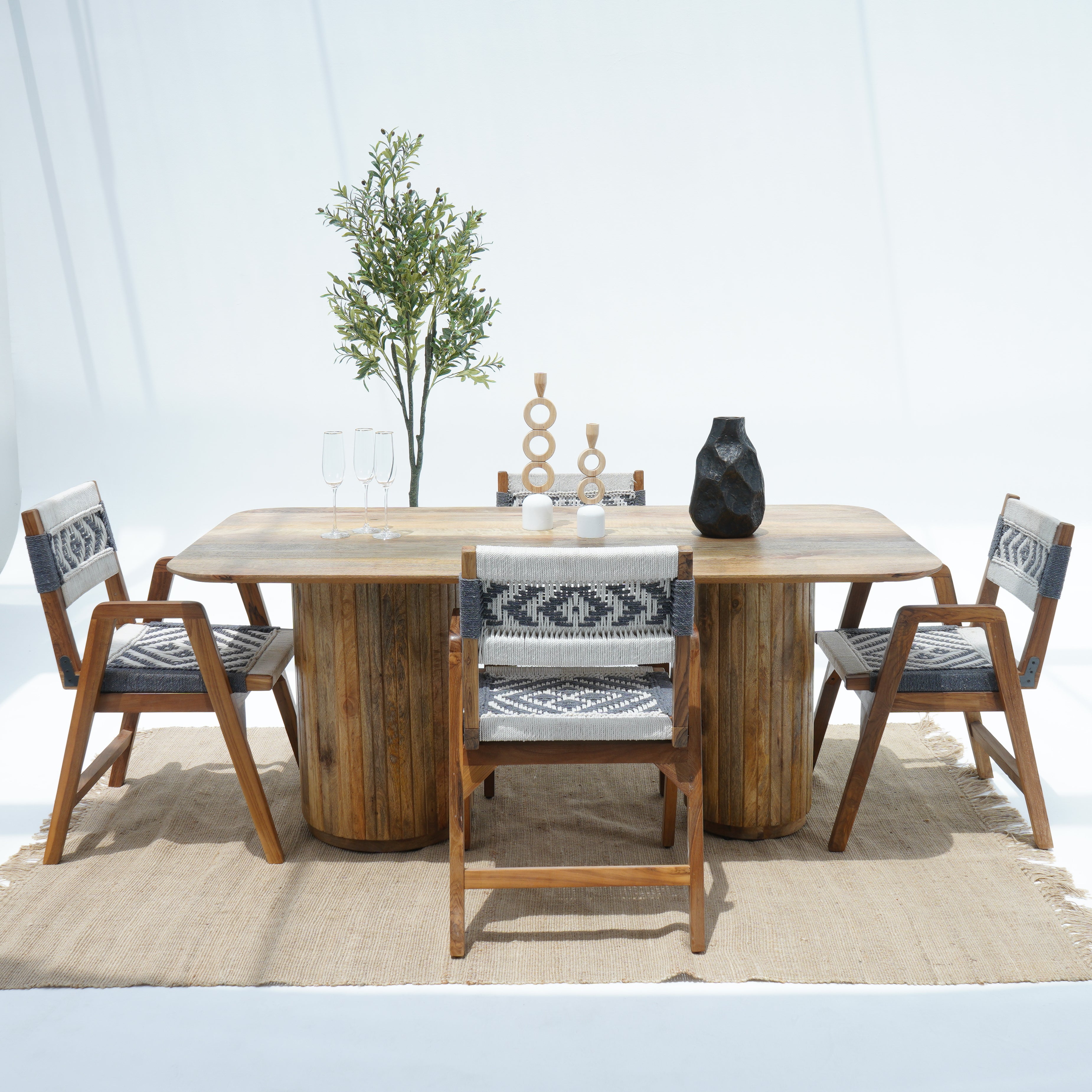 Rome Classic Plan  Top With Round Wooden Leg  Dining Table