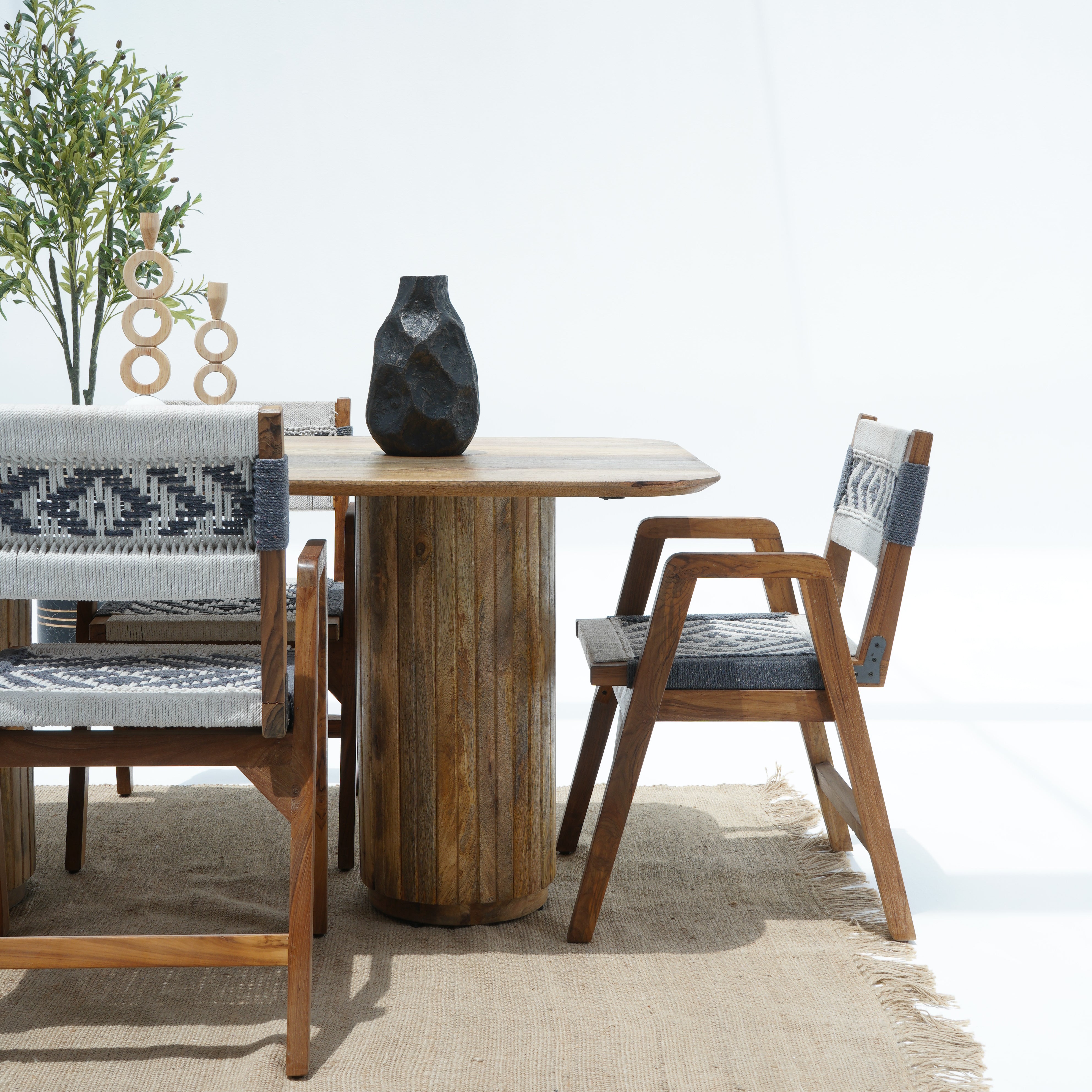 Rome Classic Plan  Top With Round Wooden Leg  Dining Table