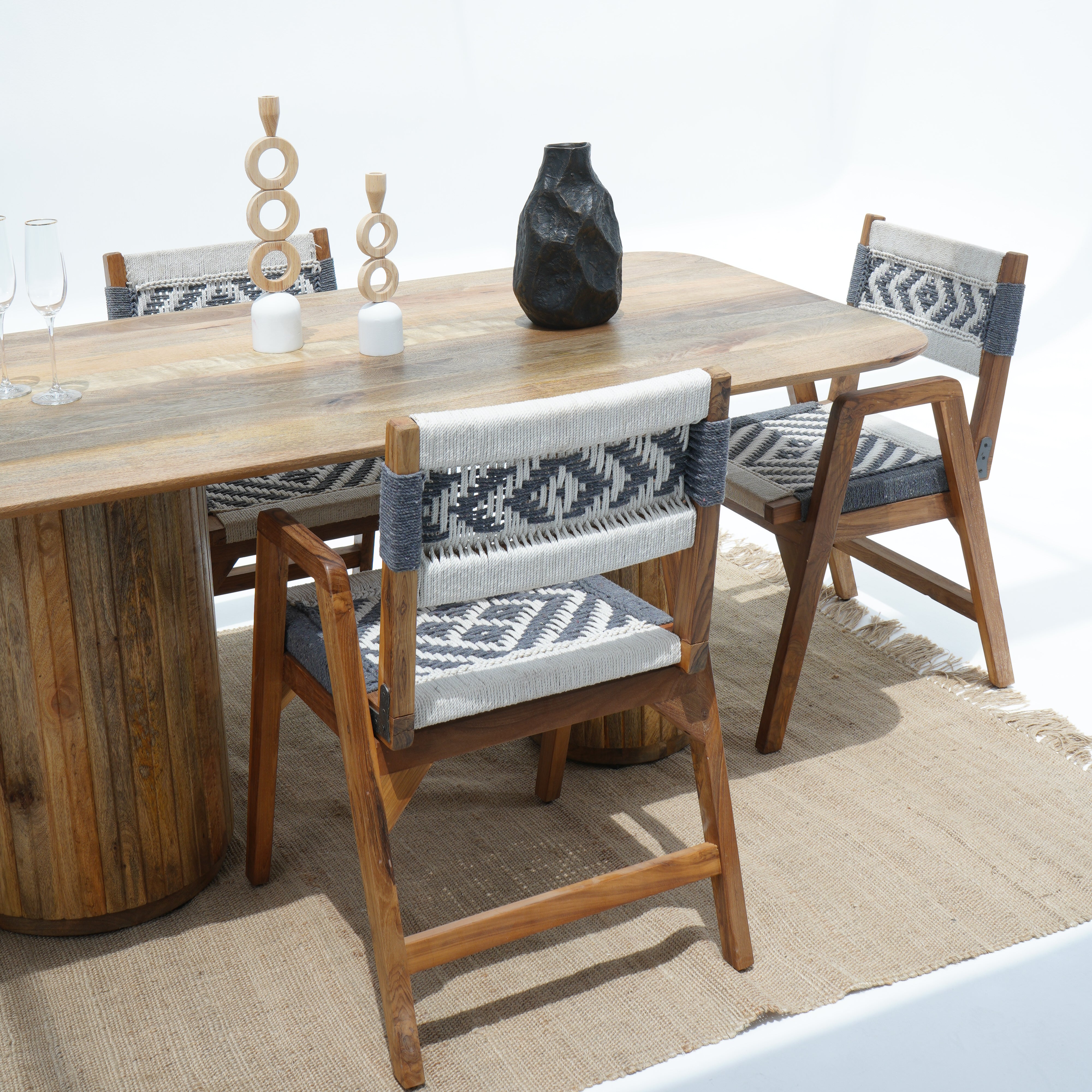 Rome Classic Plan  Top With Round Wooden Leg  Dining Table